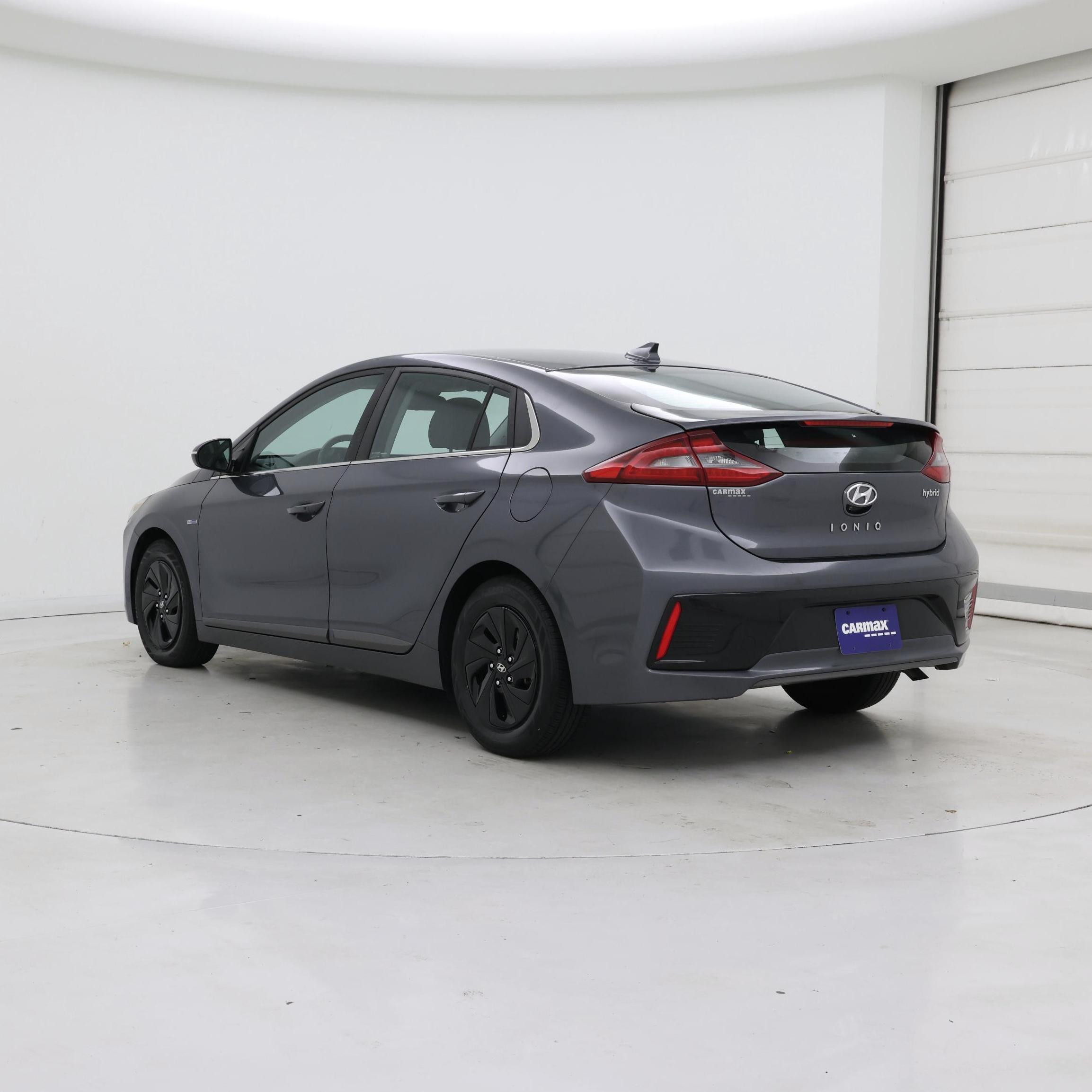 Thumbnail: 2017 Hyundai Ioniq - 2