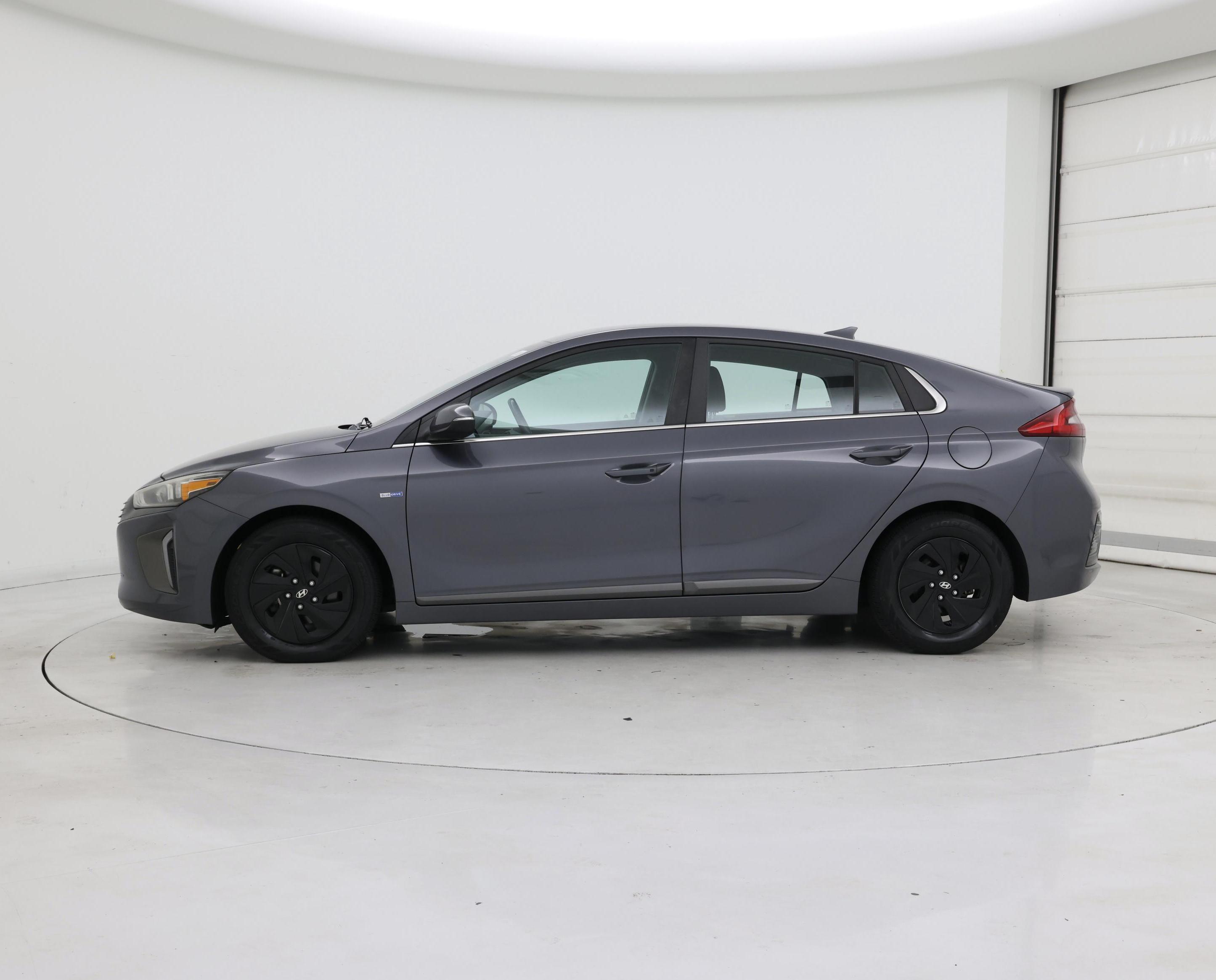 Thumbnail: 2017 Hyundai Ioniq - 3