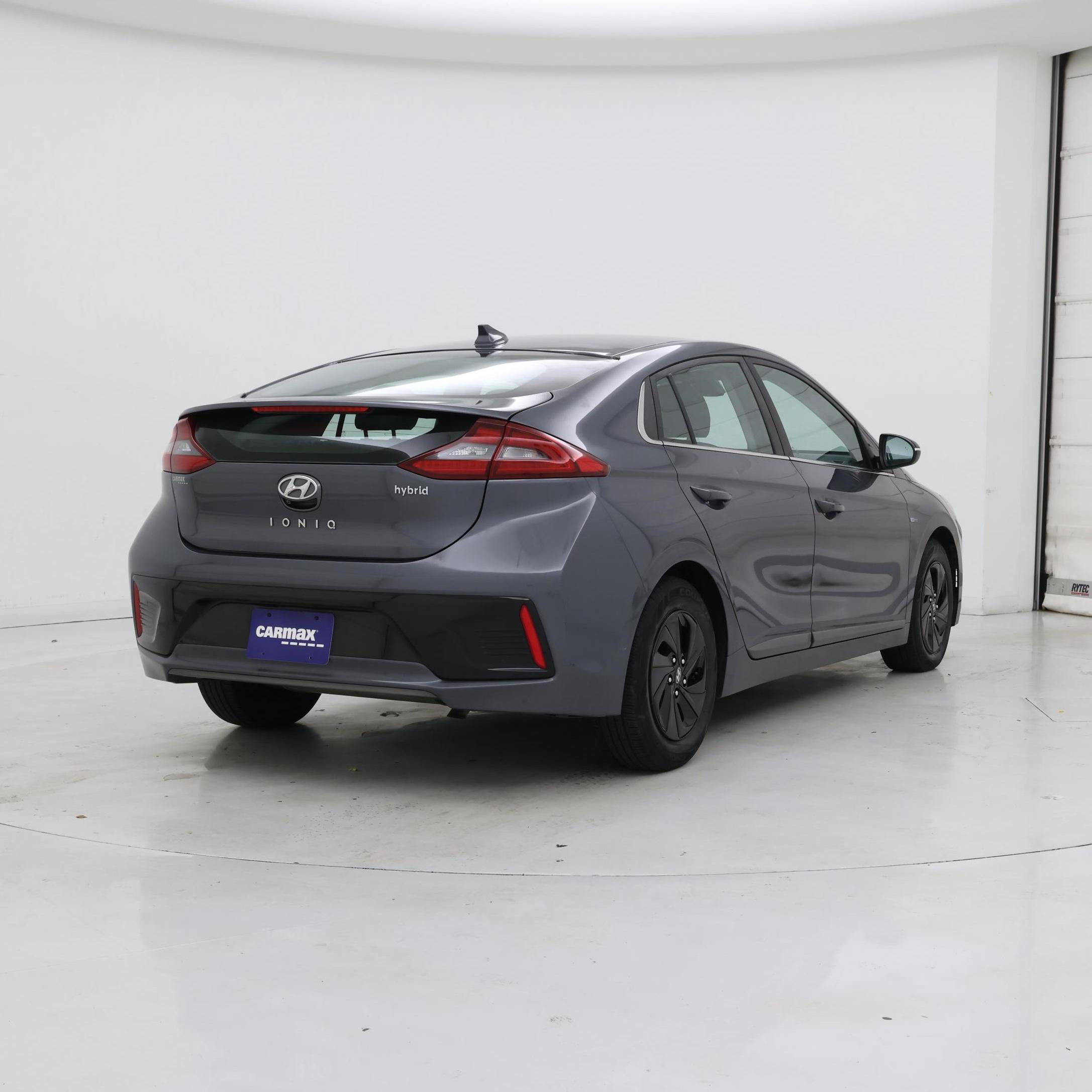 Thumbnail: 2017 Hyundai Ioniq - 8