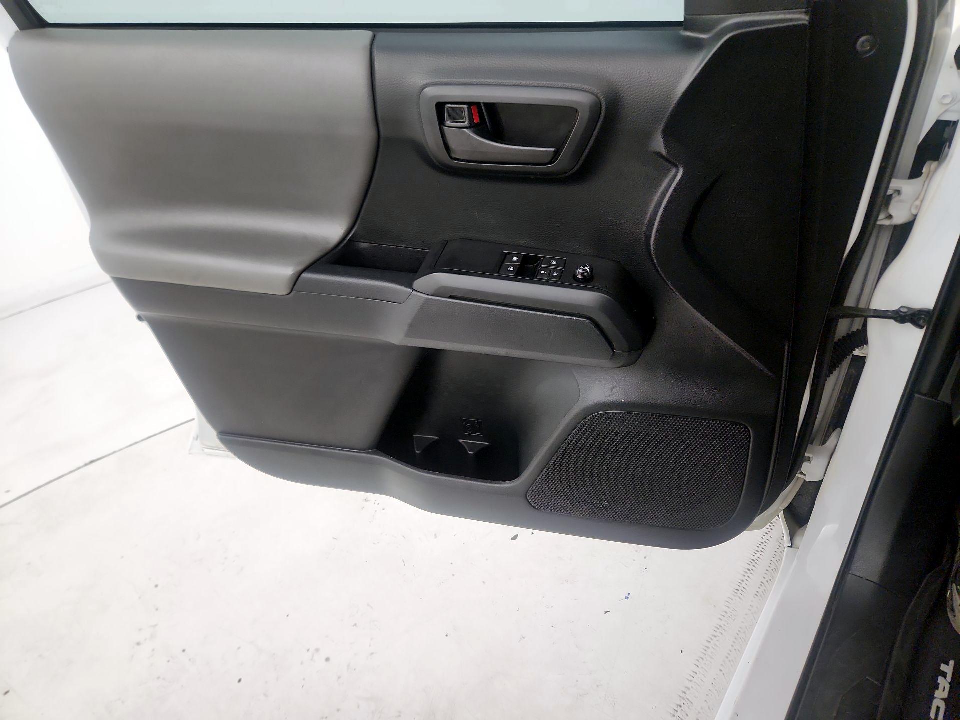 Thumbnail: 2019 Toyota Tacoma - 12
