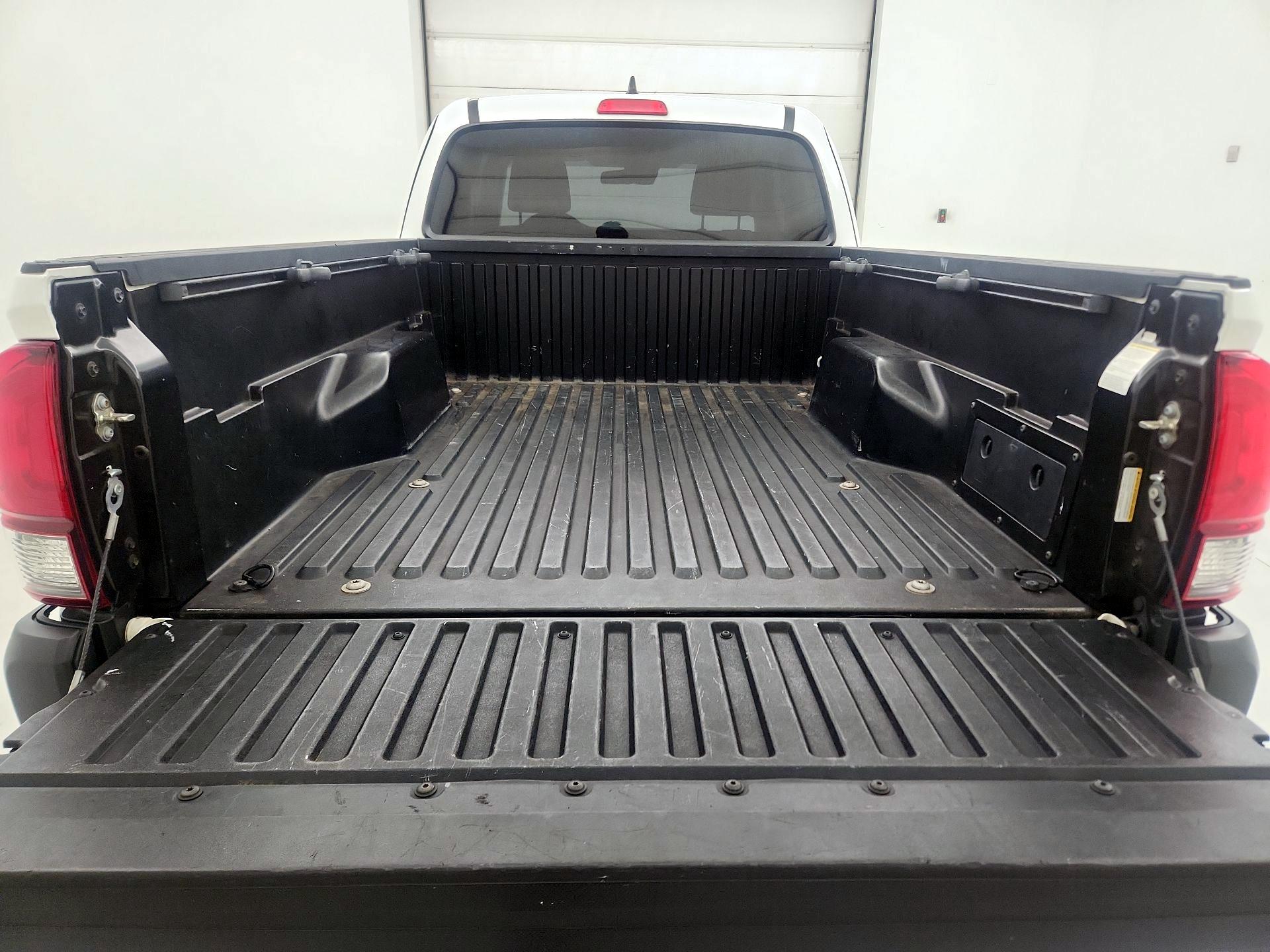 Thumbnail: 2019 Toyota Tacoma - 19