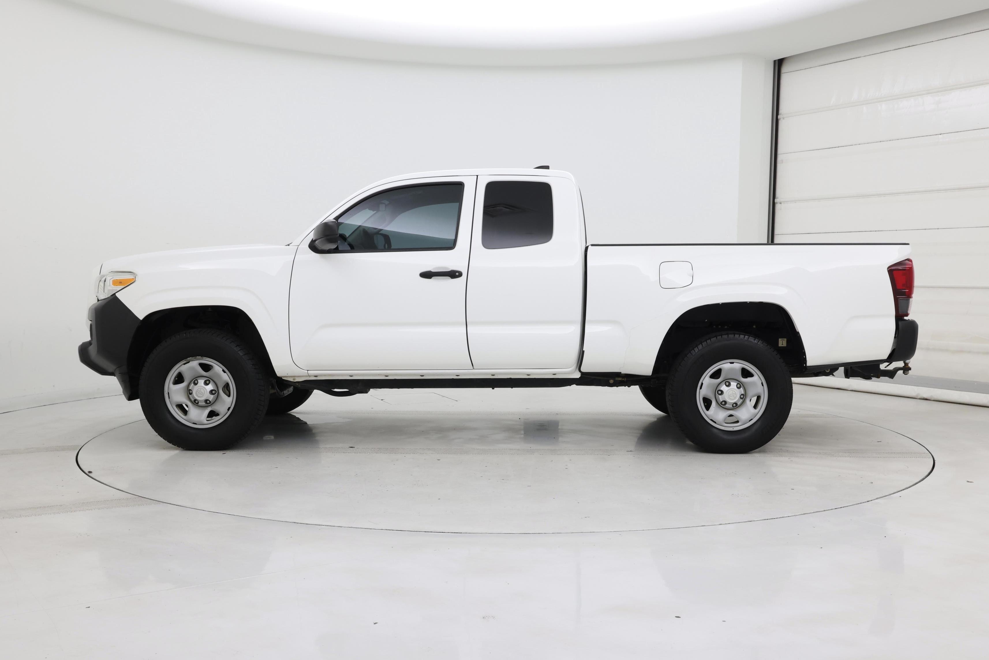 Thumbnail: 2019 Toyota Tacoma - 3