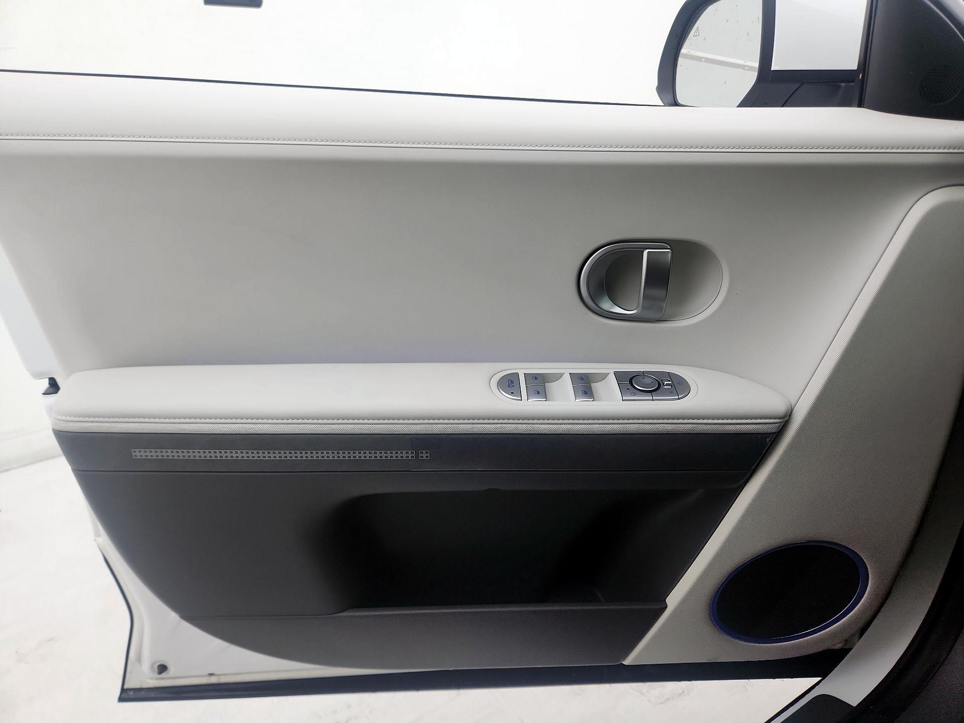 Thumbnail: 2022 Hyundai Ioniq 5 - 12
