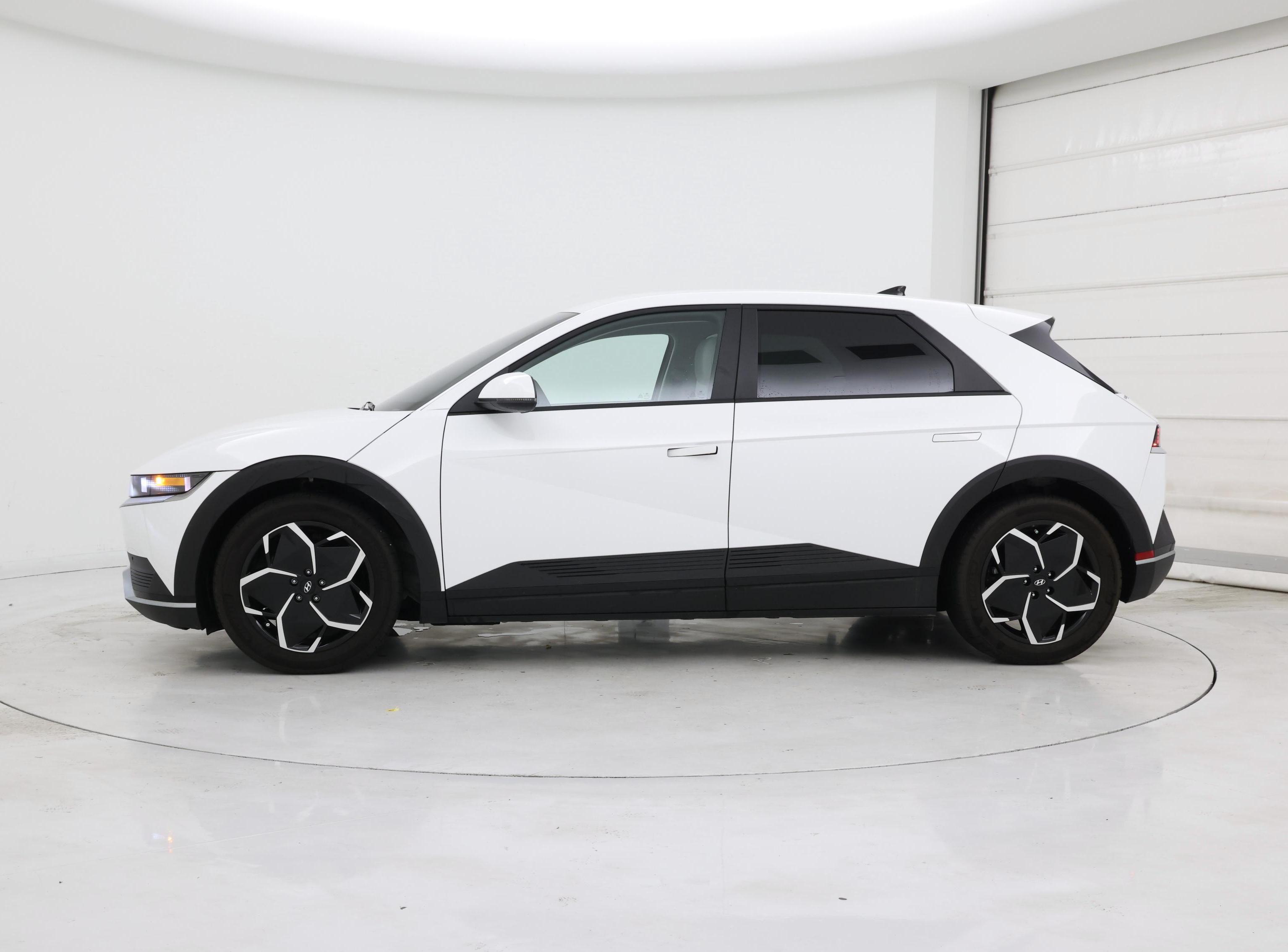 Thumbnail: 2022 Hyundai Ioniq 5 - 3