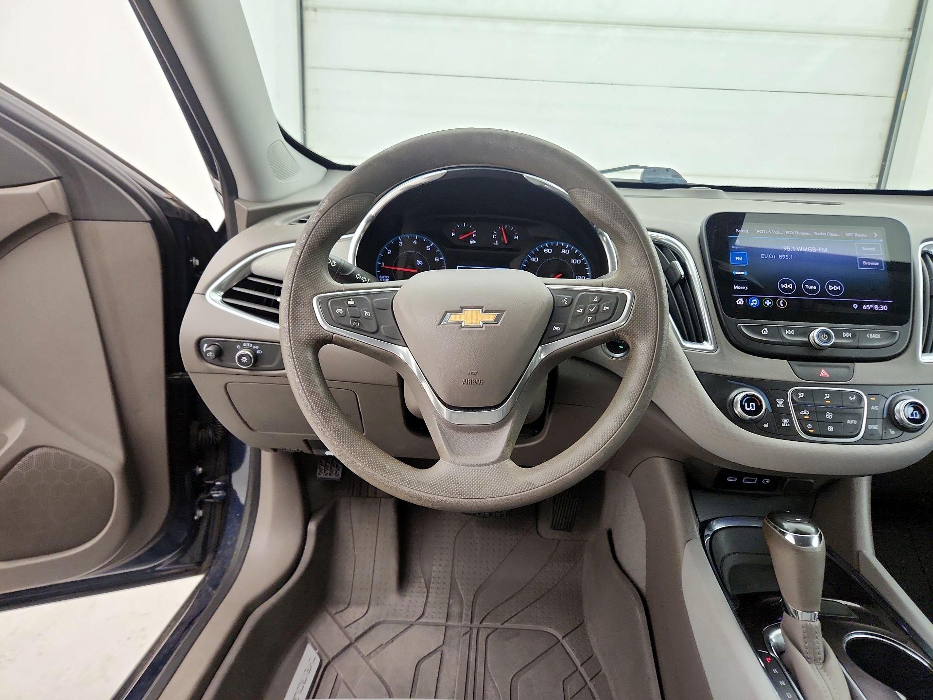 Thumbnail: 2019 Chevrolet Malibu - 10