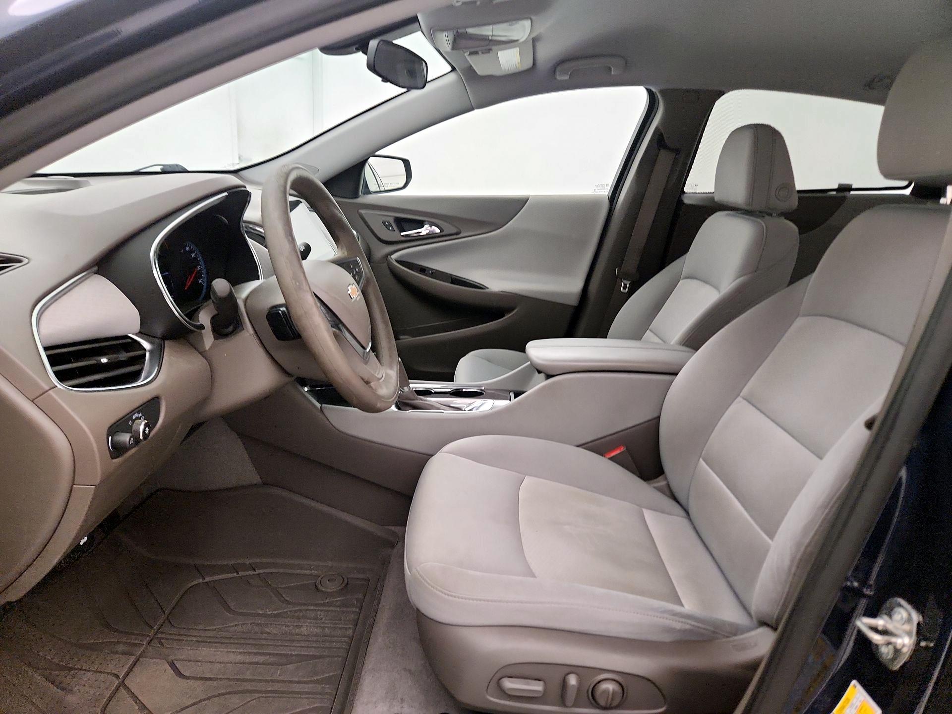 Thumbnail: 2019 Chevrolet Malibu - 11