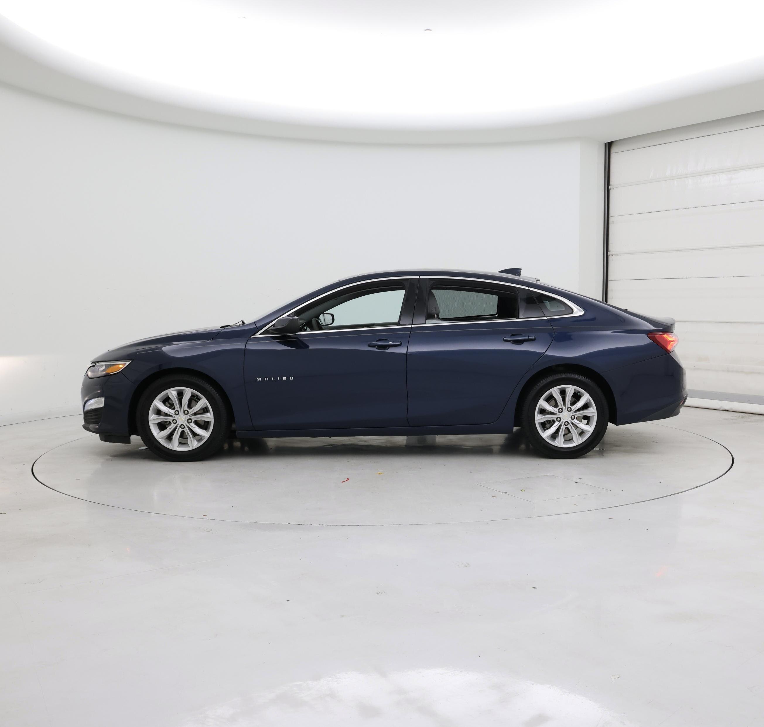 Thumbnail: 2019 Chevrolet Malibu - 3