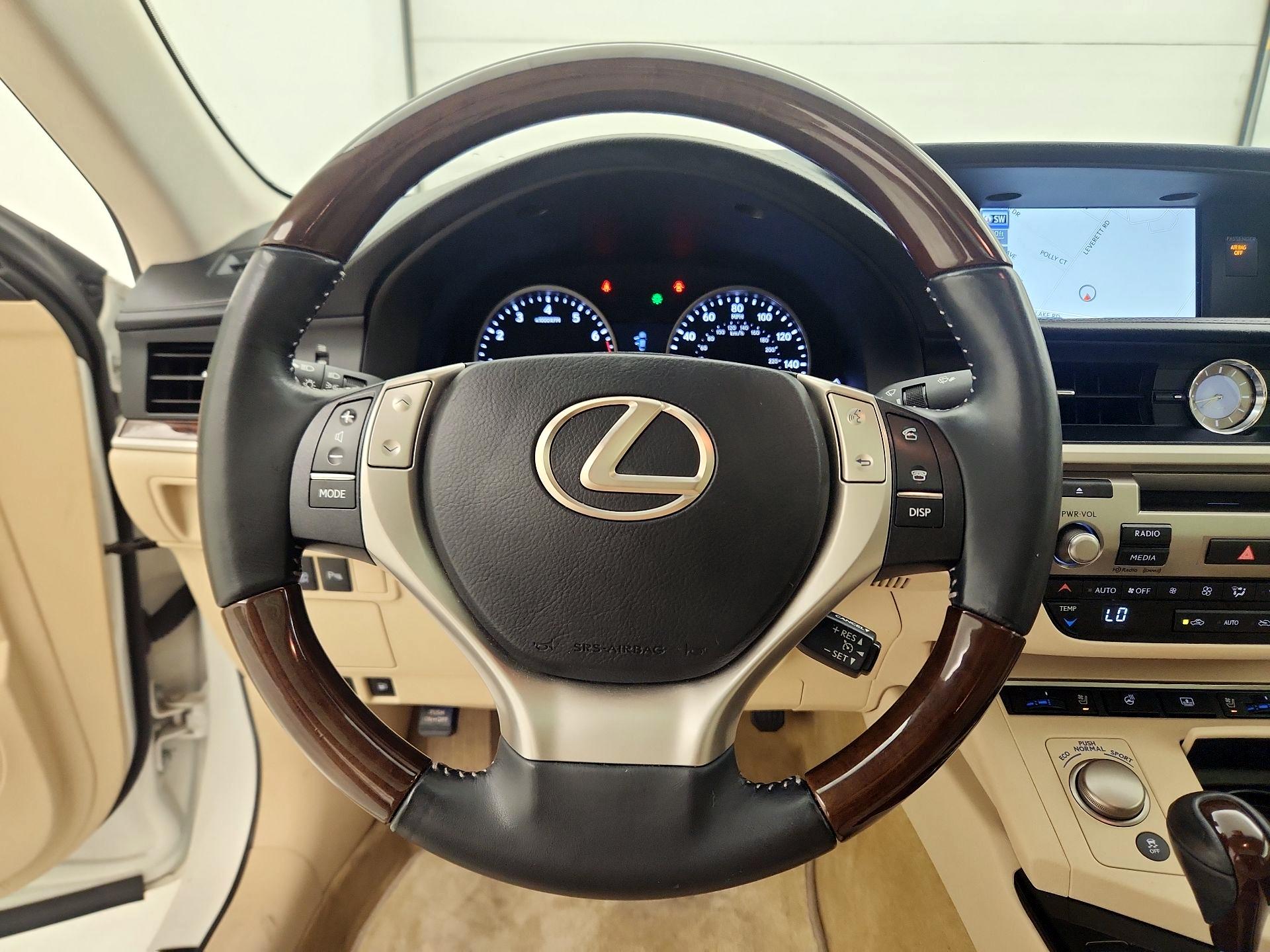 Thumbnail: 2014 Lexus ES - 10