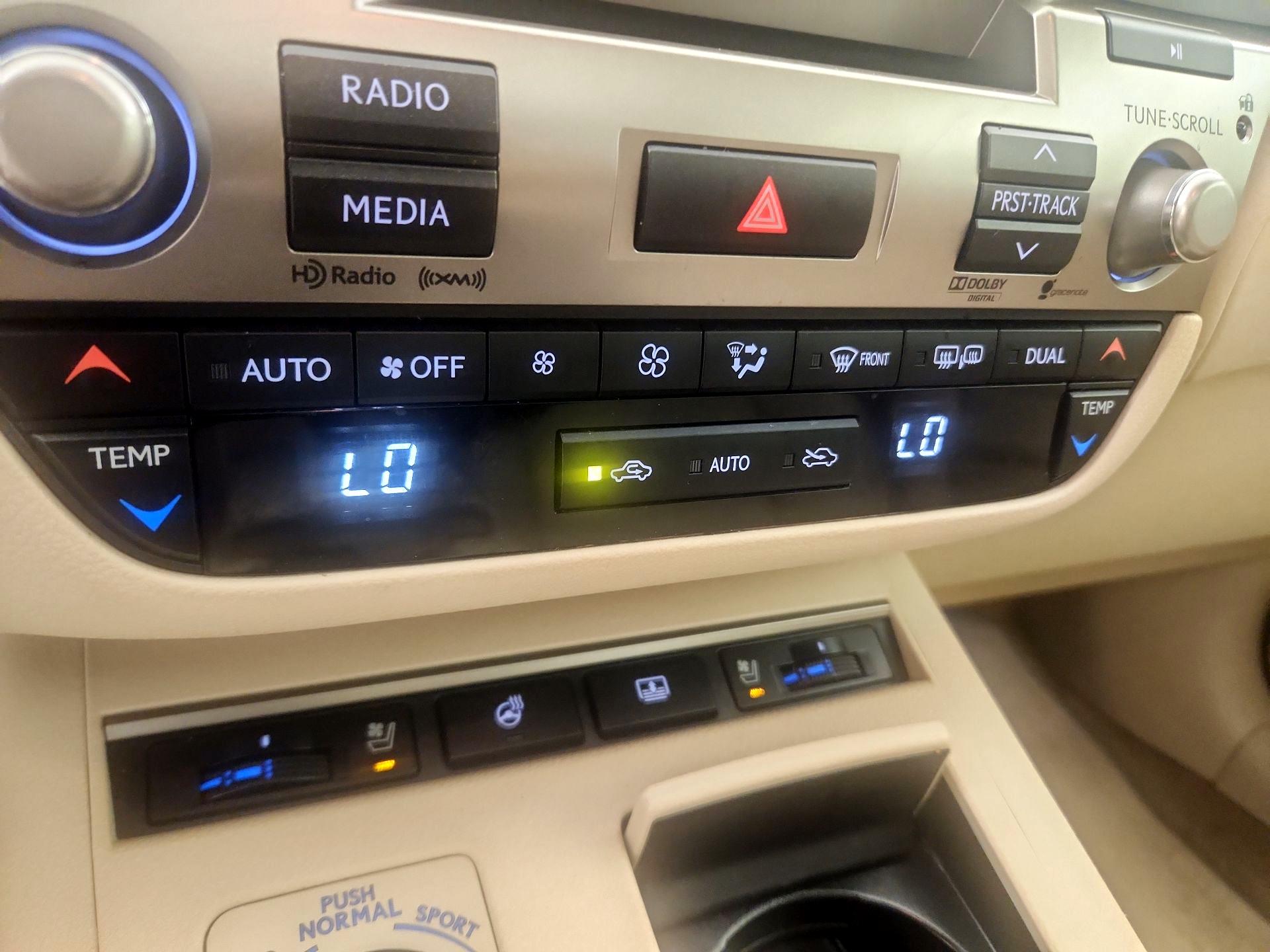 Thumbnail: 2014 Lexus ES - 17