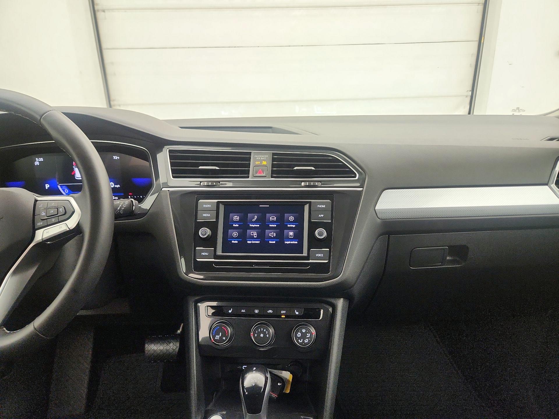 Thumbnail: 2023 Volkswagen Tiguan - 9