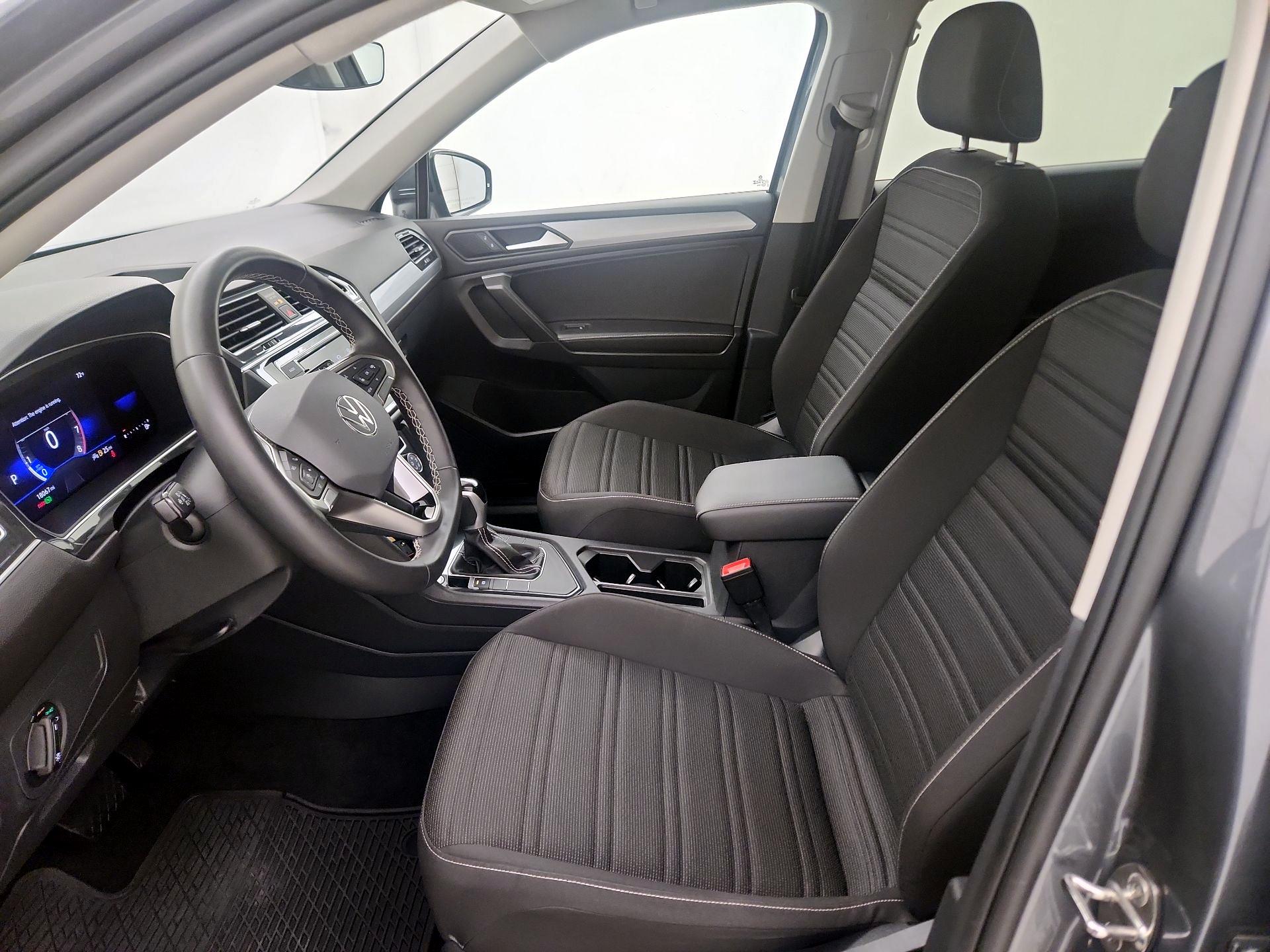 Thumbnail: 2023 Volkswagen Tiguan - 11