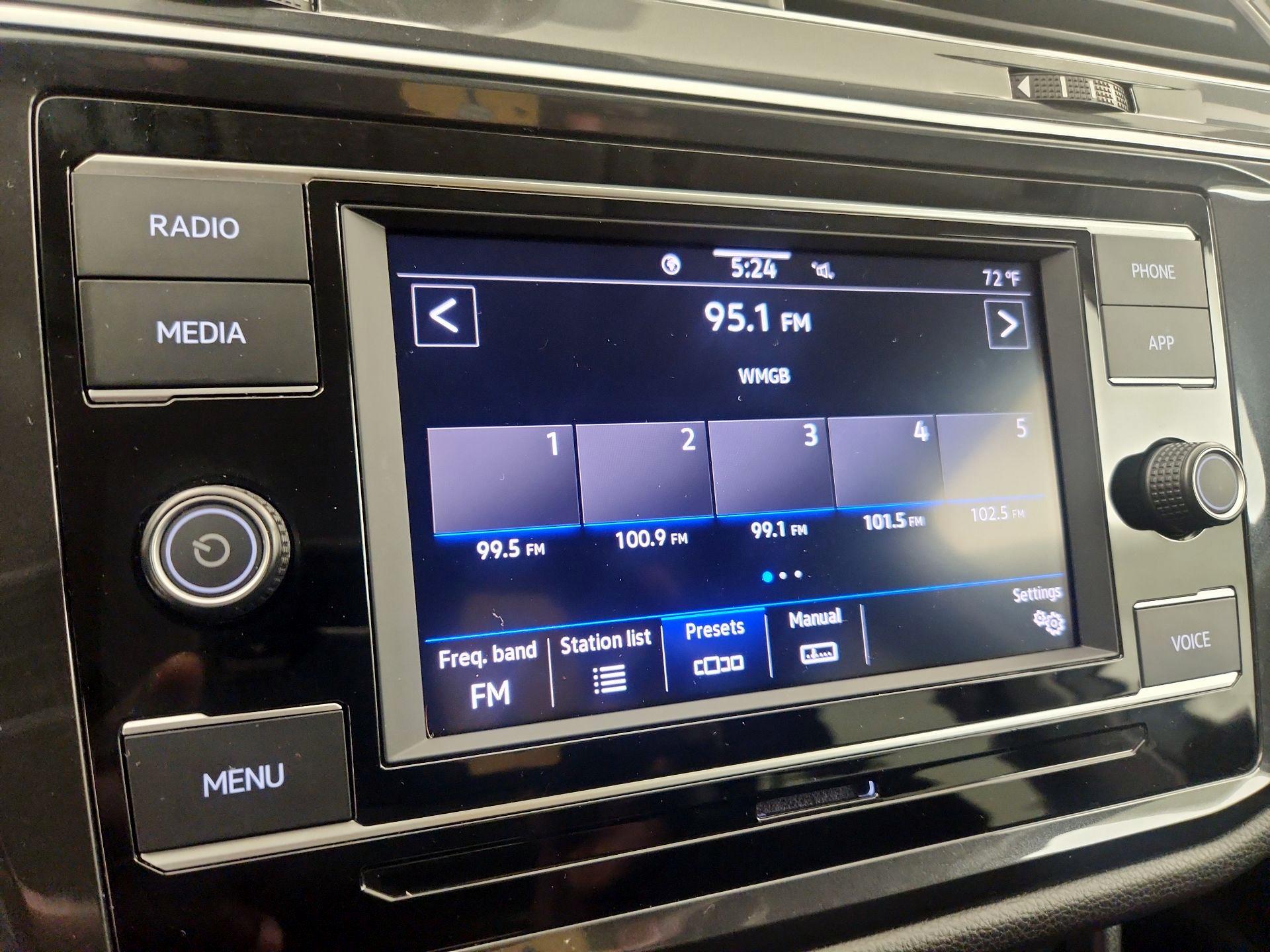 Thumbnail: 2023 Volkswagen Tiguan - 15