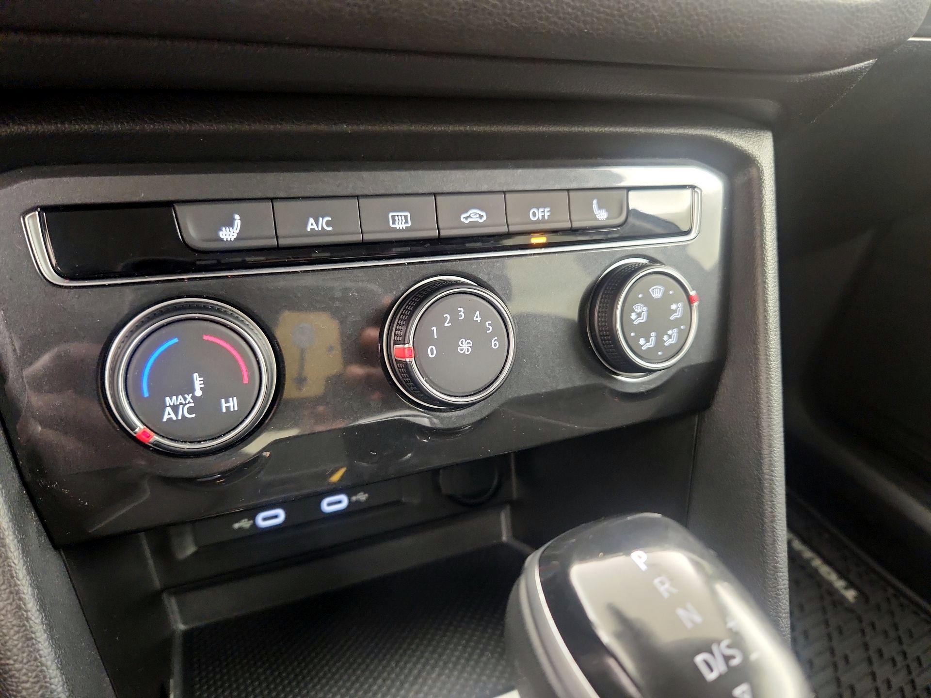 Thumbnail: 2023 Volkswagen Tiguan - 16