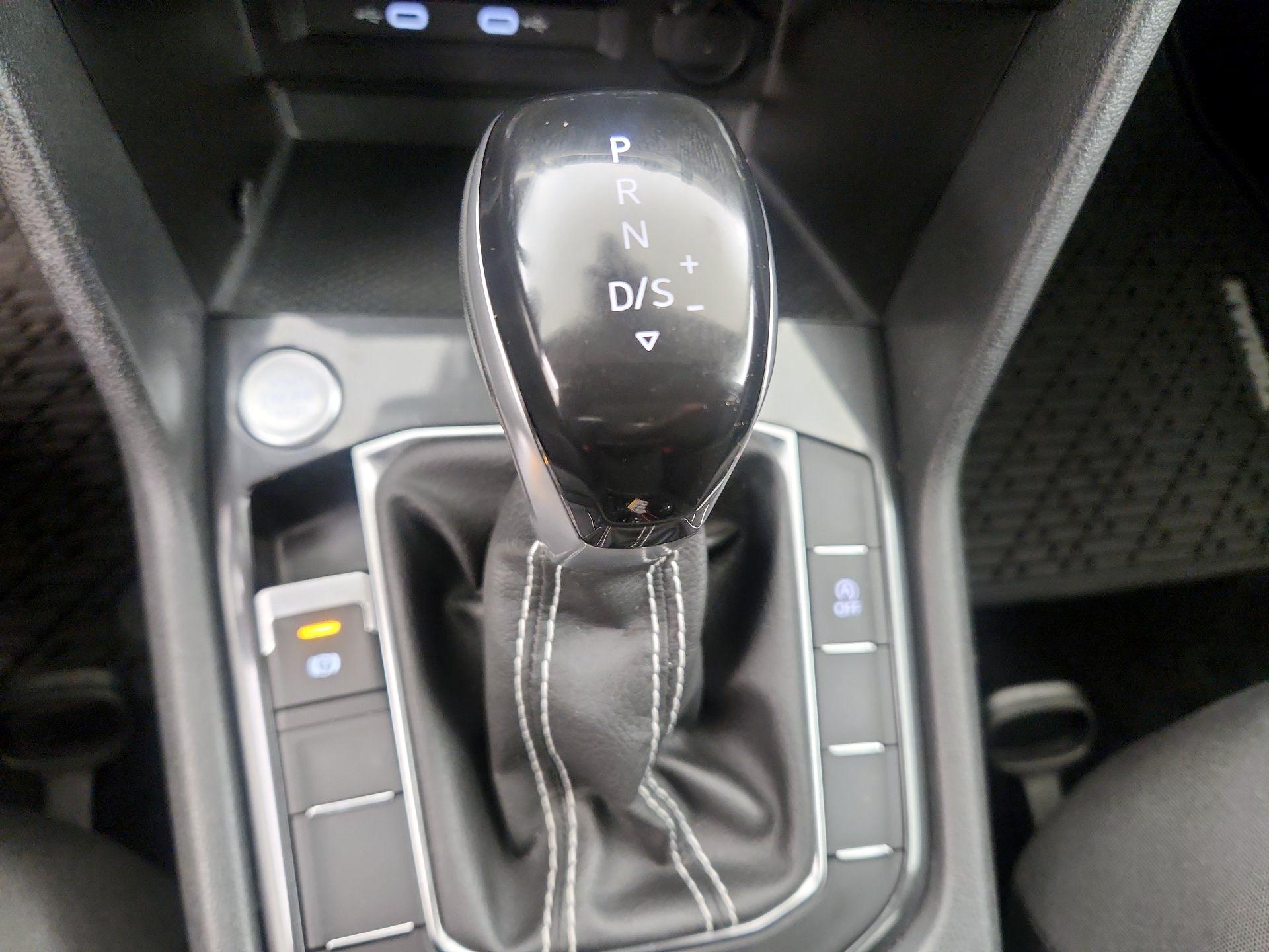 Thumbnail: 2023 Volkswagen Tiguan - 17