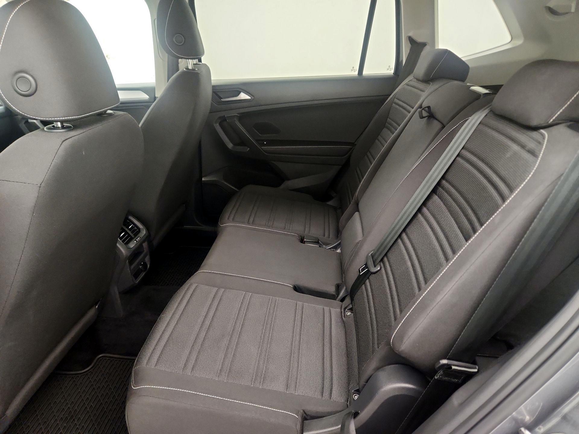 Thumbnail: 2023 Volkswagen Tiguan - 19