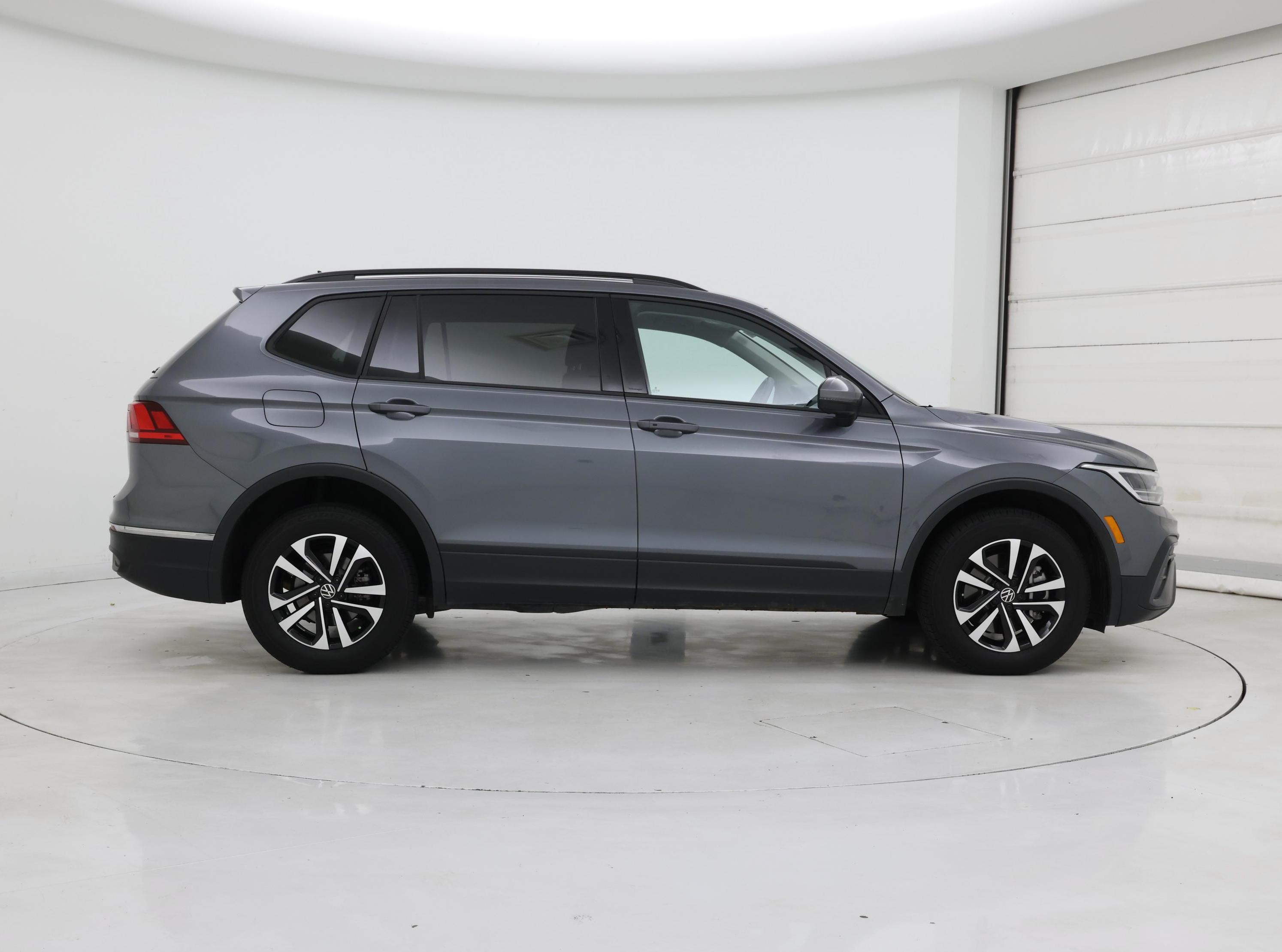 Thumbnail: 2023 Volkswagen Tiguan - 7