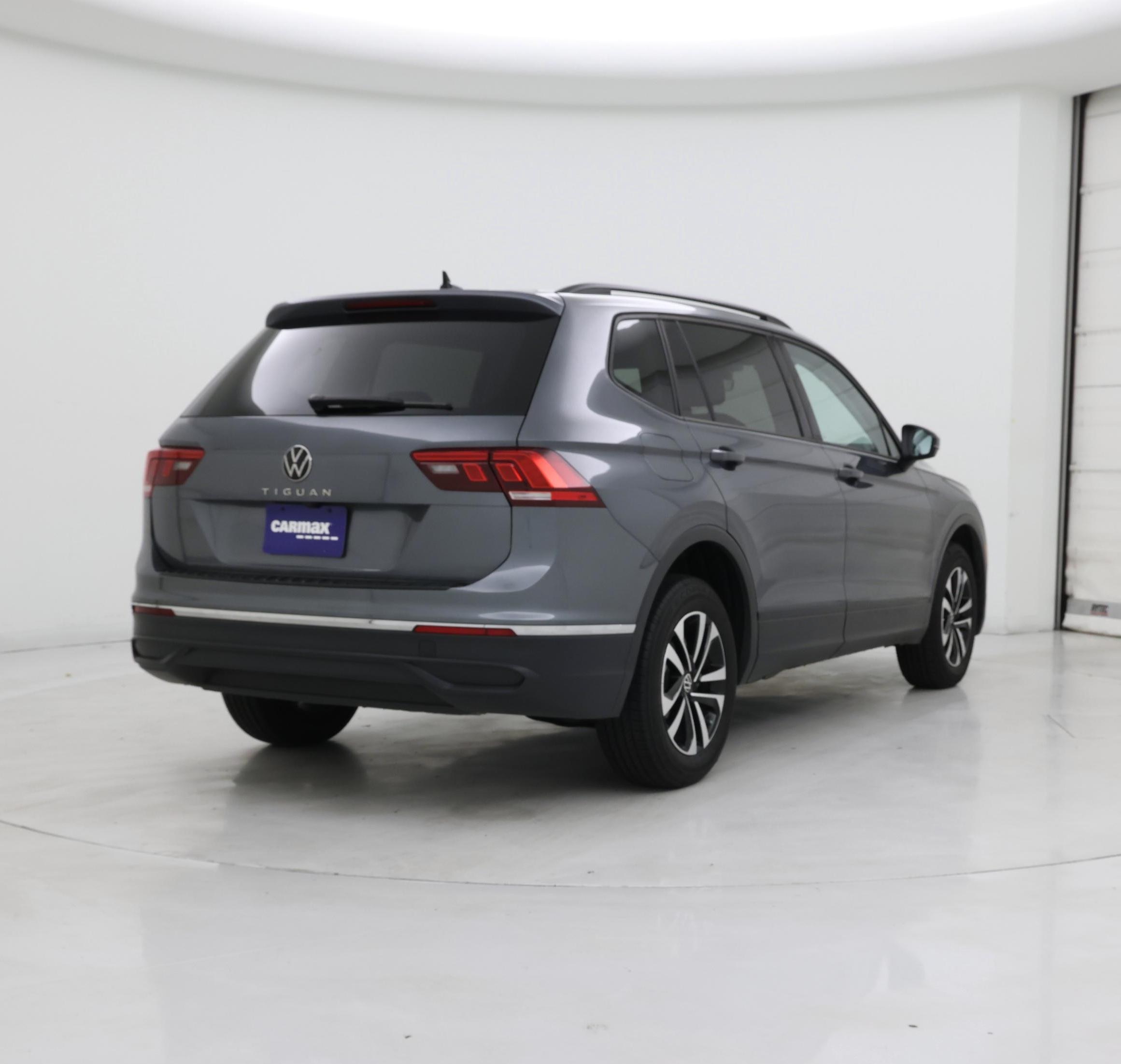 Thumbnail: 2023 Volkswagen Tiguan - 8