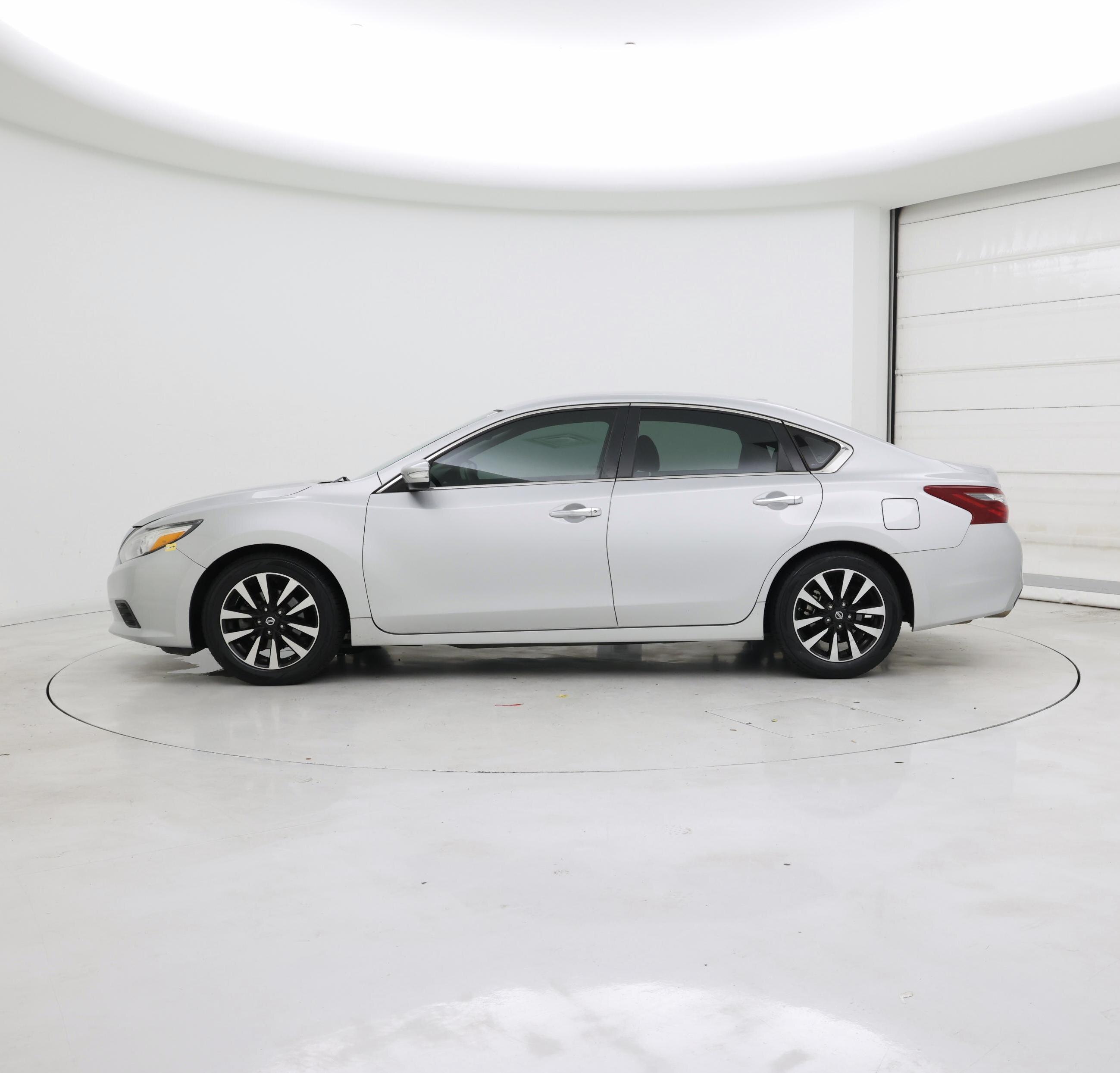 Thumbnail: 2018 Nissan Altima - 3
