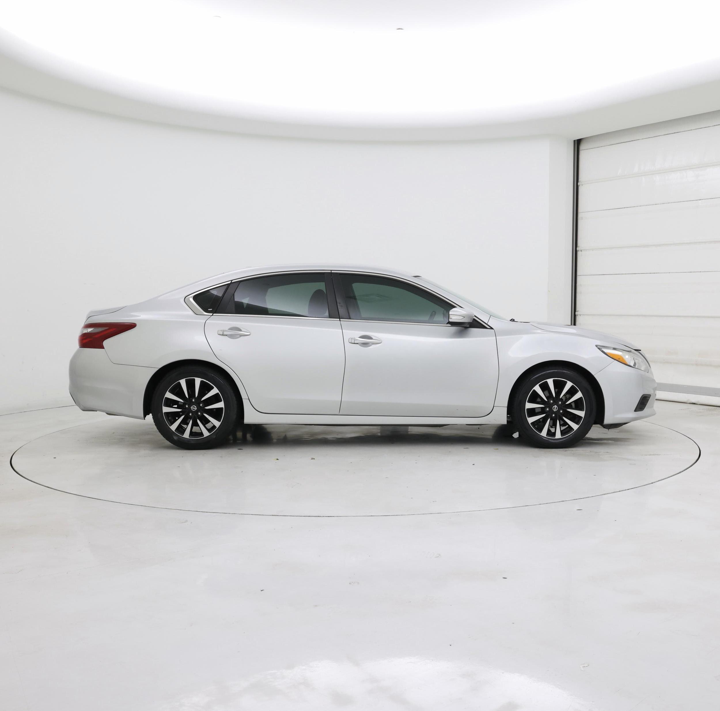 Thumbnail: 2018 Nissan Altima - 7