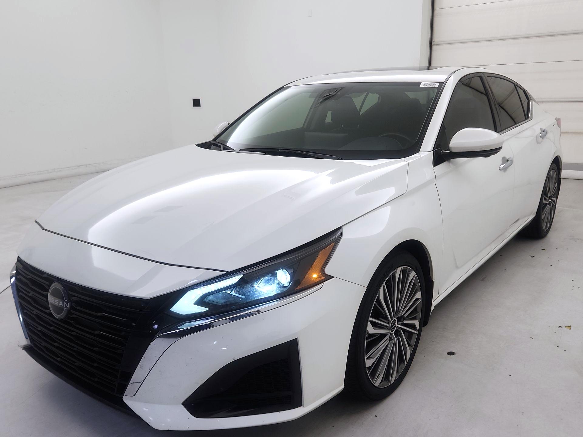 Thumbnail: 2023 Nissan Altima - 3