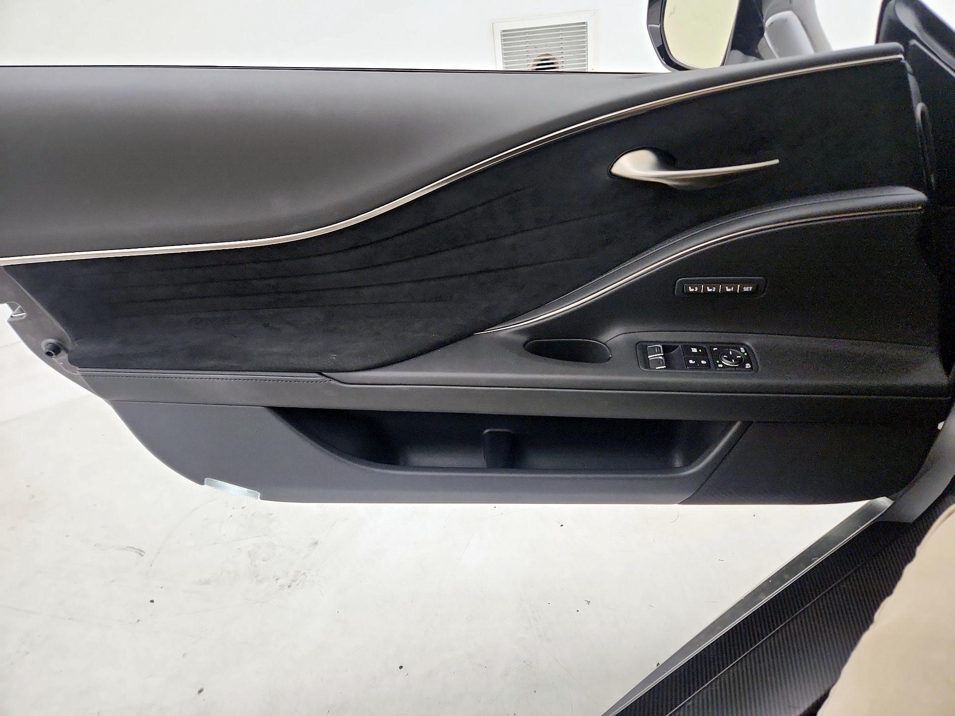 Thumbnail: 2021 Lexus LC - 12