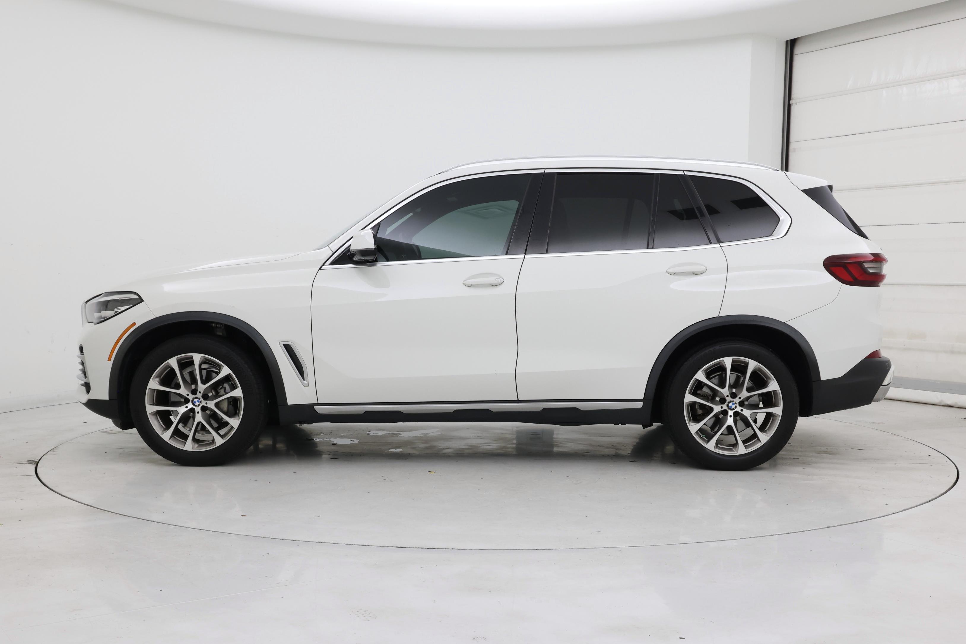 Thumbnail: 2021 BMW X5 - 3