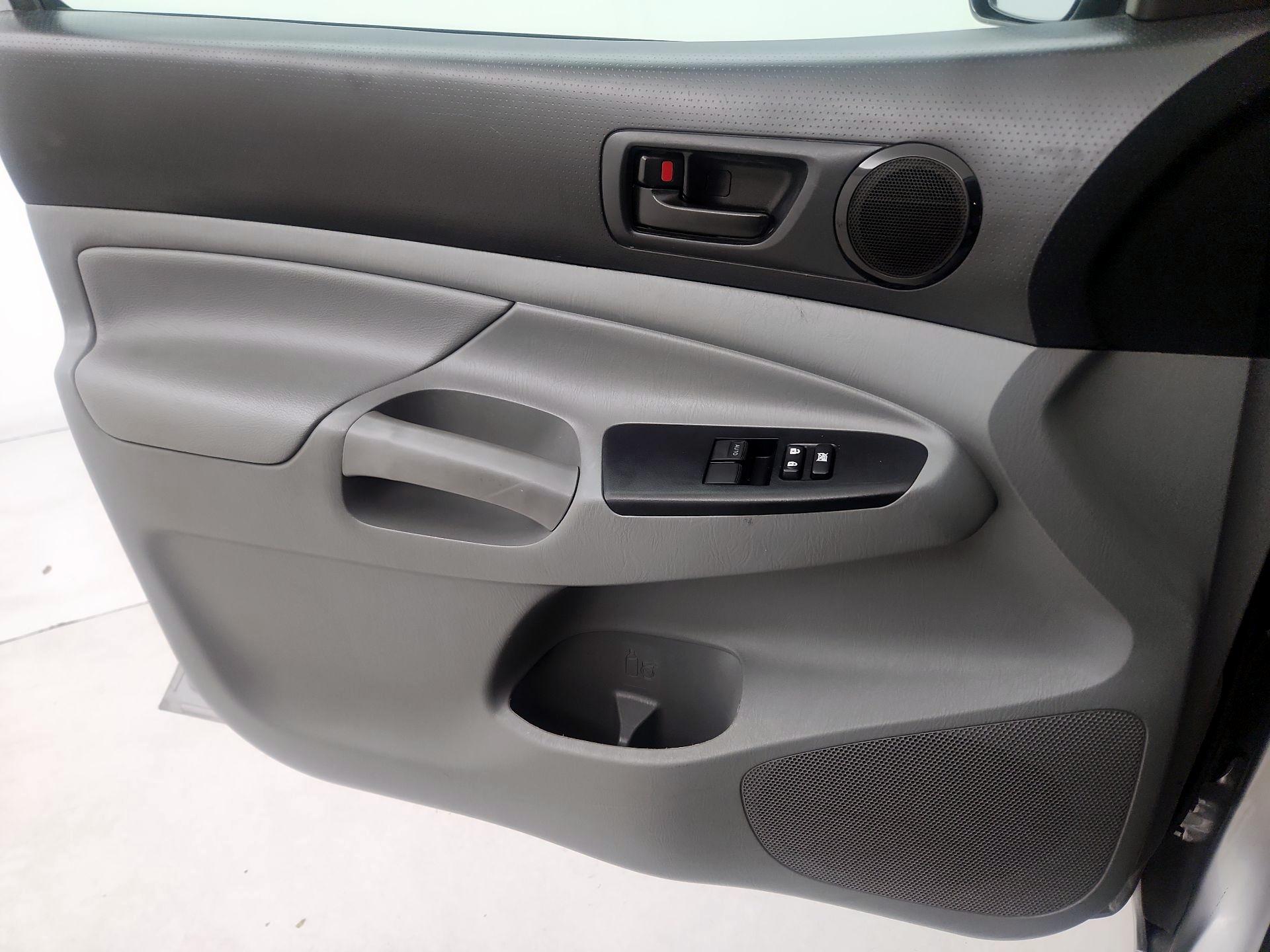 Thumbnail: 2014 Toyota Tacoma - 12
