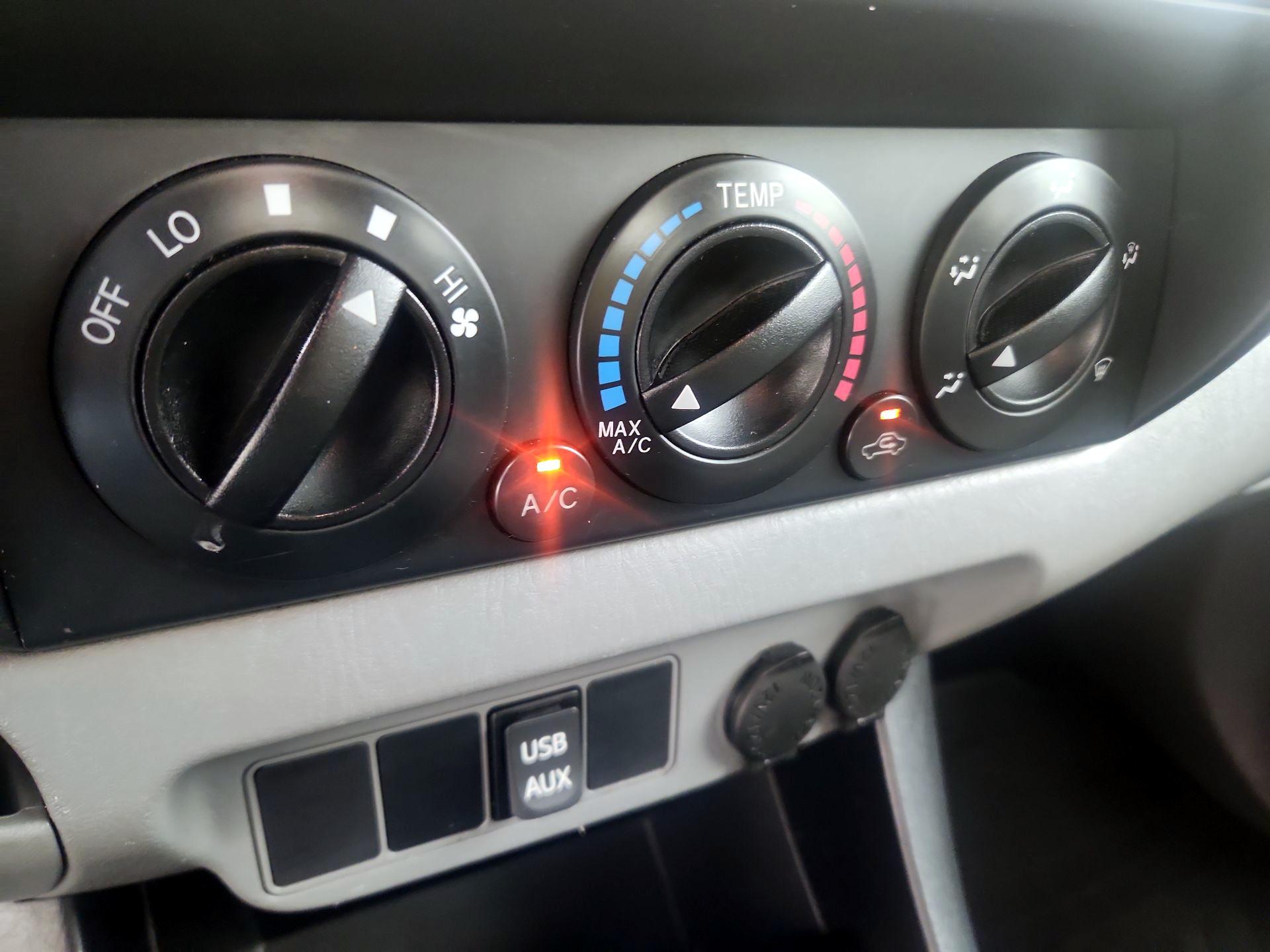 Thumbnail: 2014 Toyota Tacoma - 15