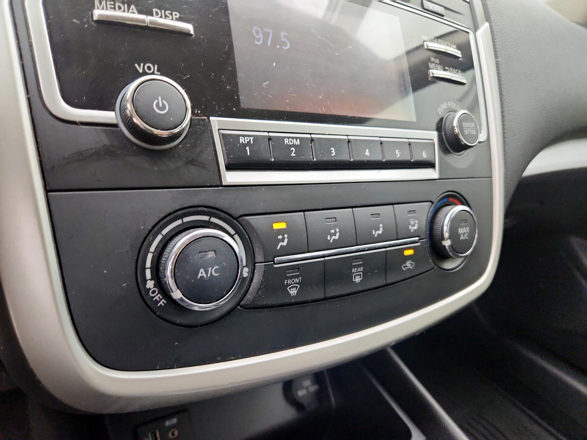 Thumbnail: 2018 Nissan Altima - 16