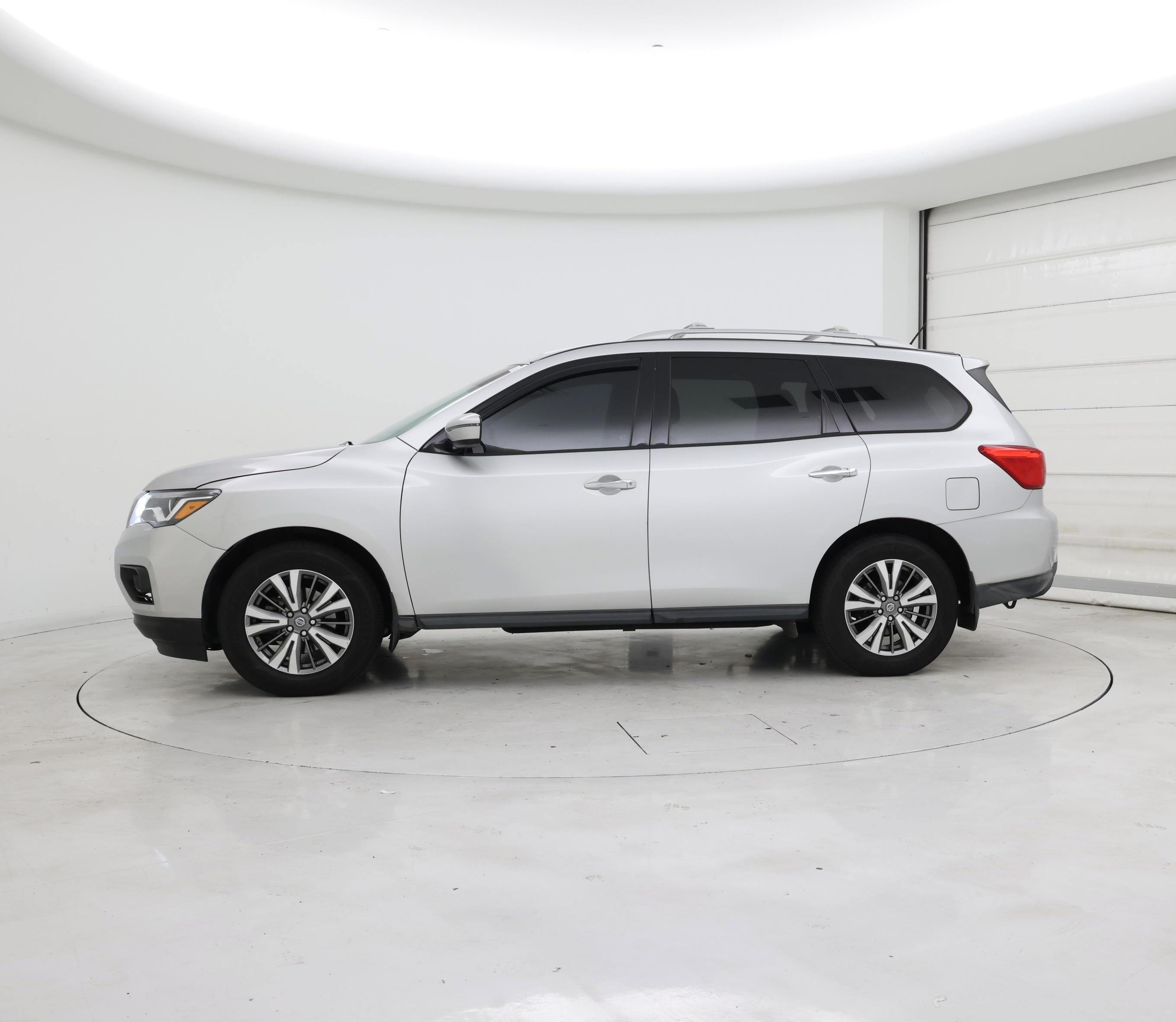 Thumbnail: 2018 Nissan Pathfinder - 3