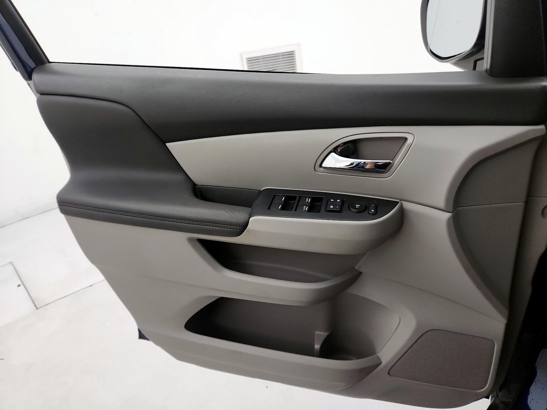 Thumbnail: 2015 Honda Odyssey - 12