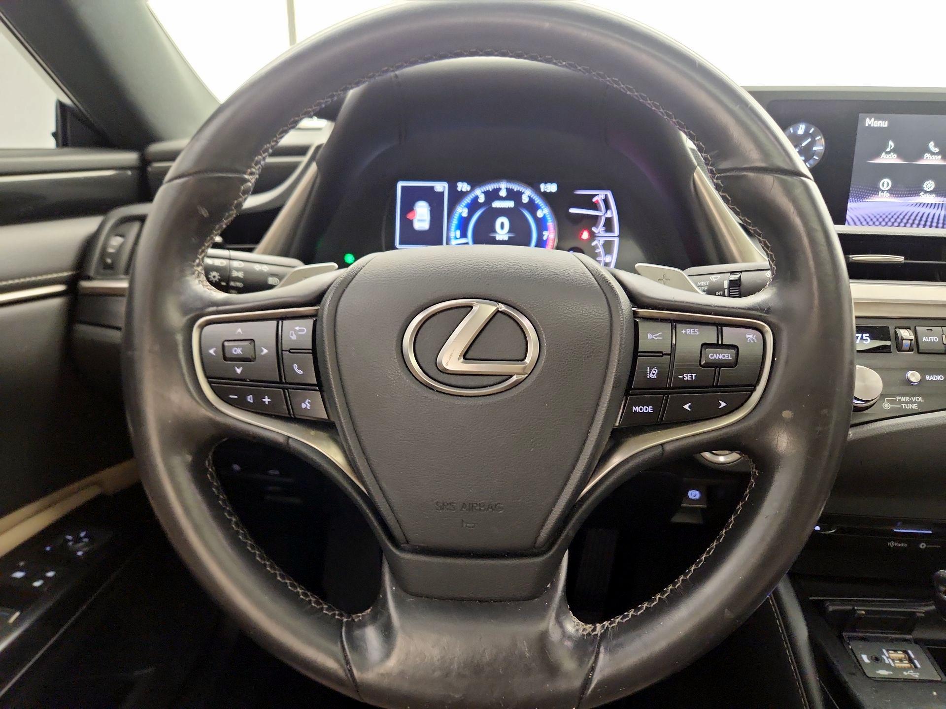 Thumbnail: 2021 Lexus ES - 10