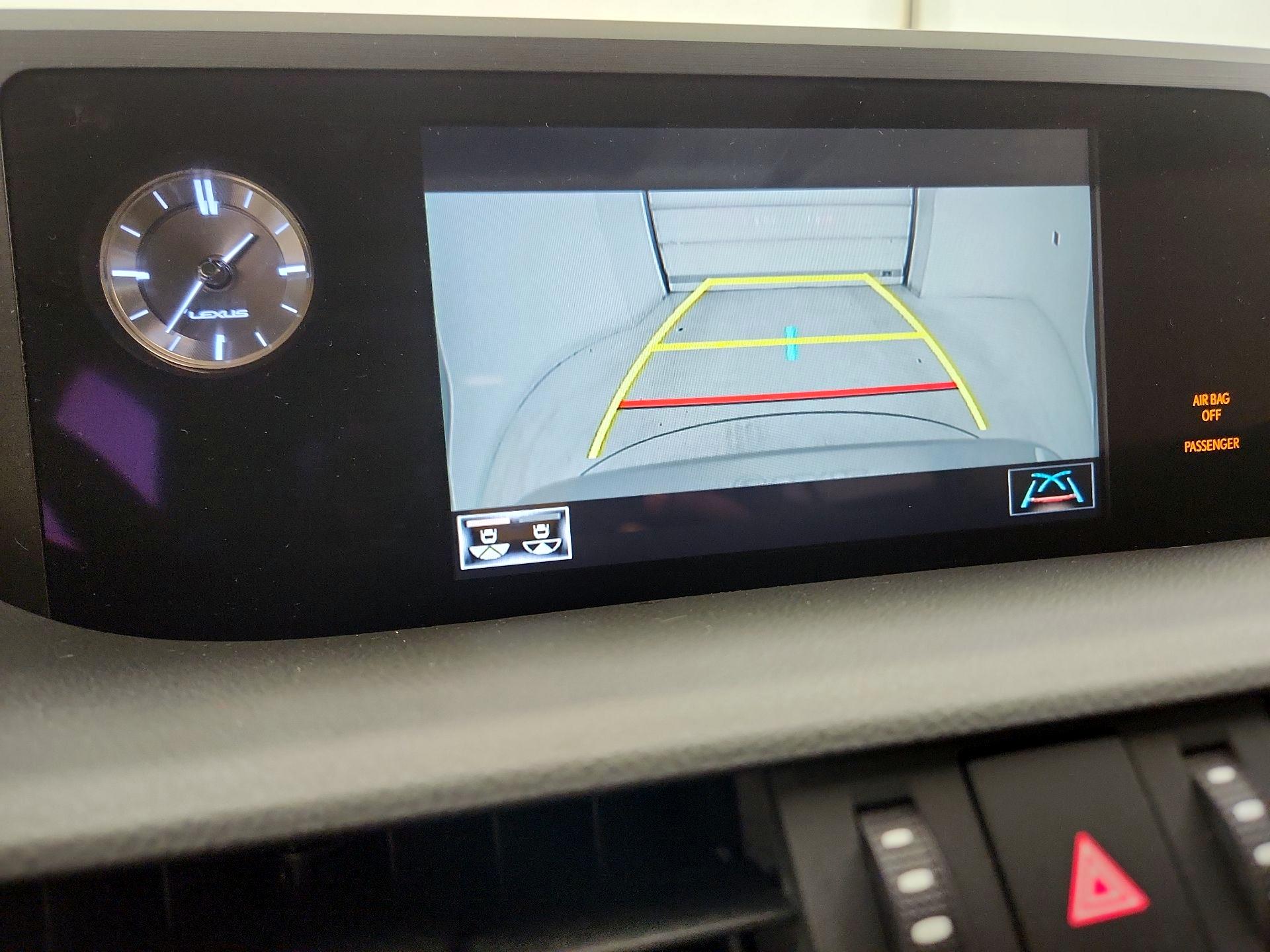 Thumbnail: 2021 Lexus ES - 14