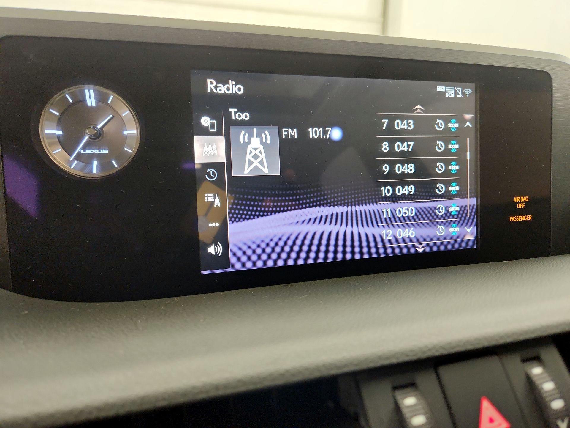 Thumbnail: 2021 Lexus ES - 15