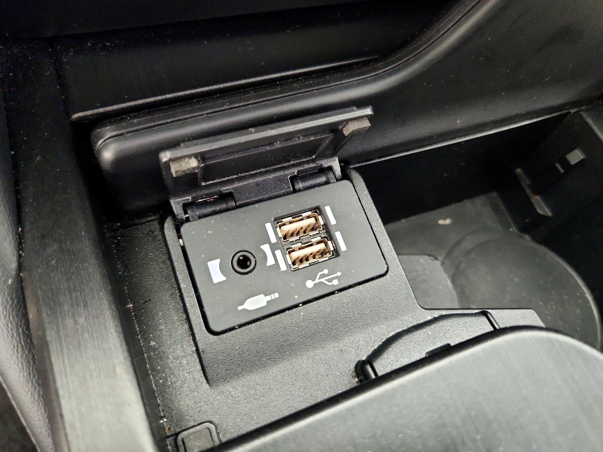 Thumbnail: 2021 Lexus ES - 18