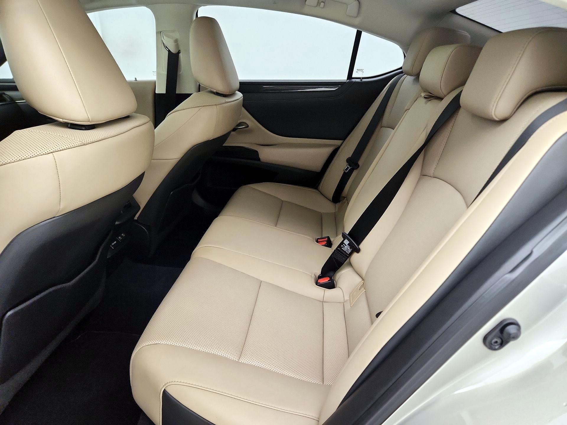 Thumbnail: 2021 Lexus ES - 20