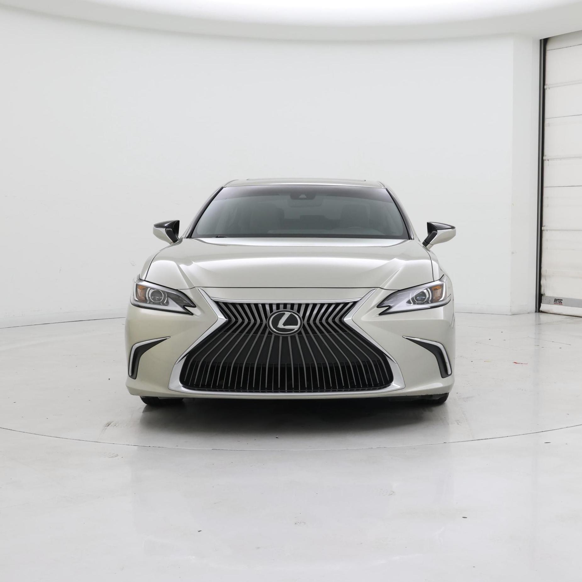 Thumbnail: 2021 Lexus ES - 5
