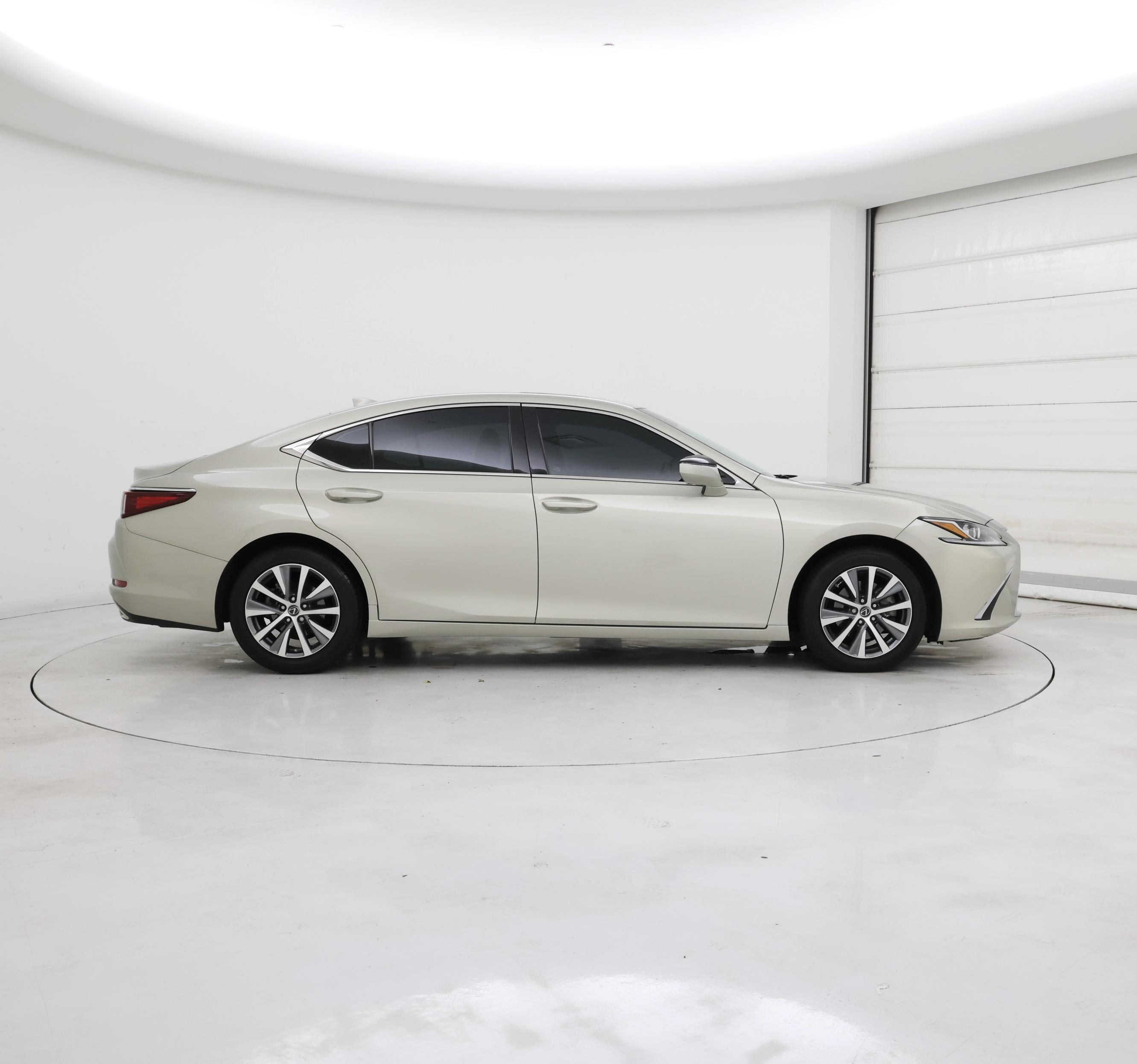 Thumbnail: 2021 Lexus ES - 7