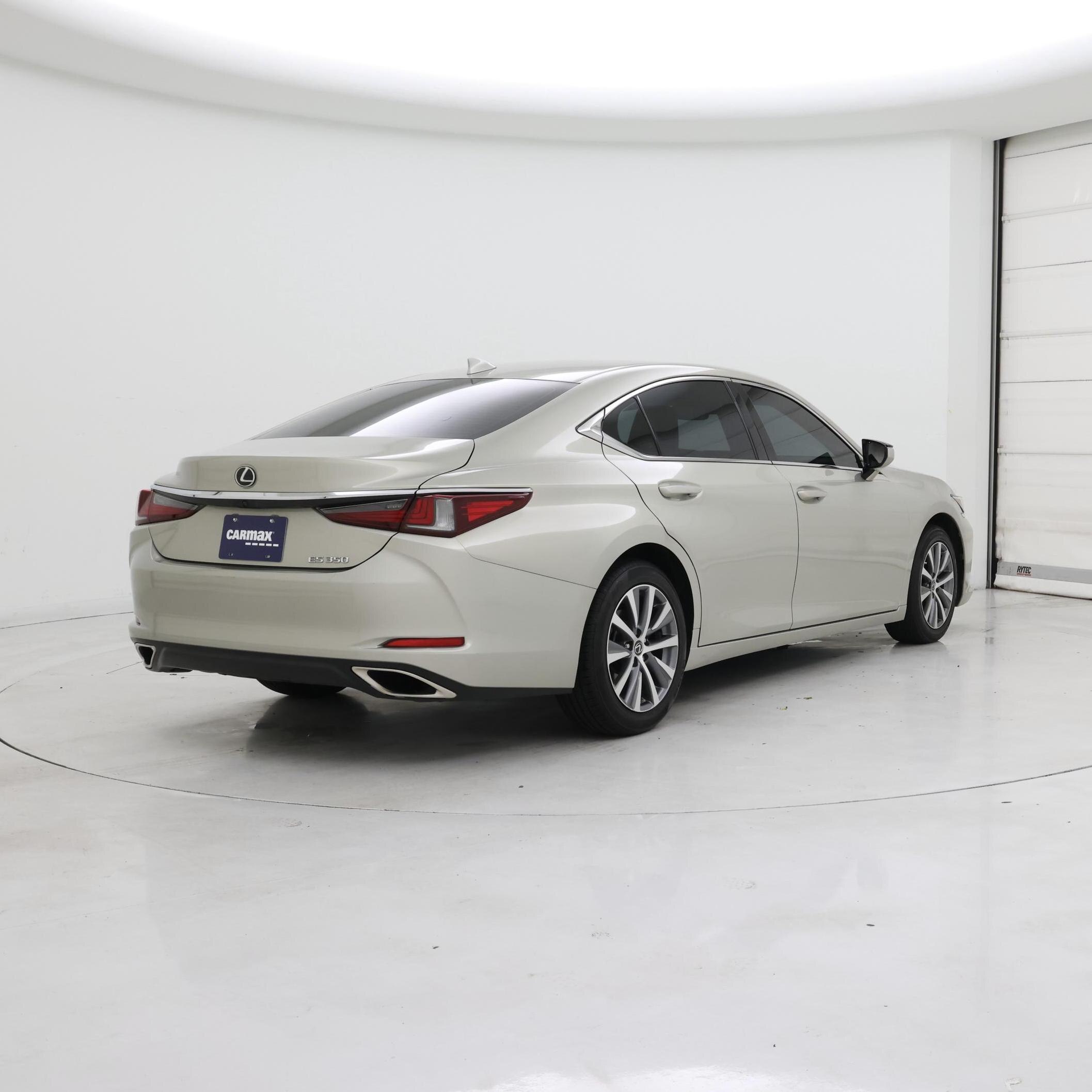 Thumbnail: 2021 Lexus ES - 8