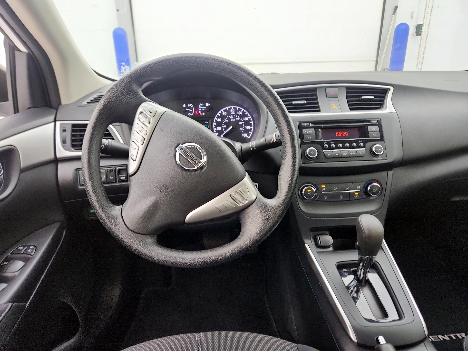 Thumbnail: 2016 Nissan Sentra - 10