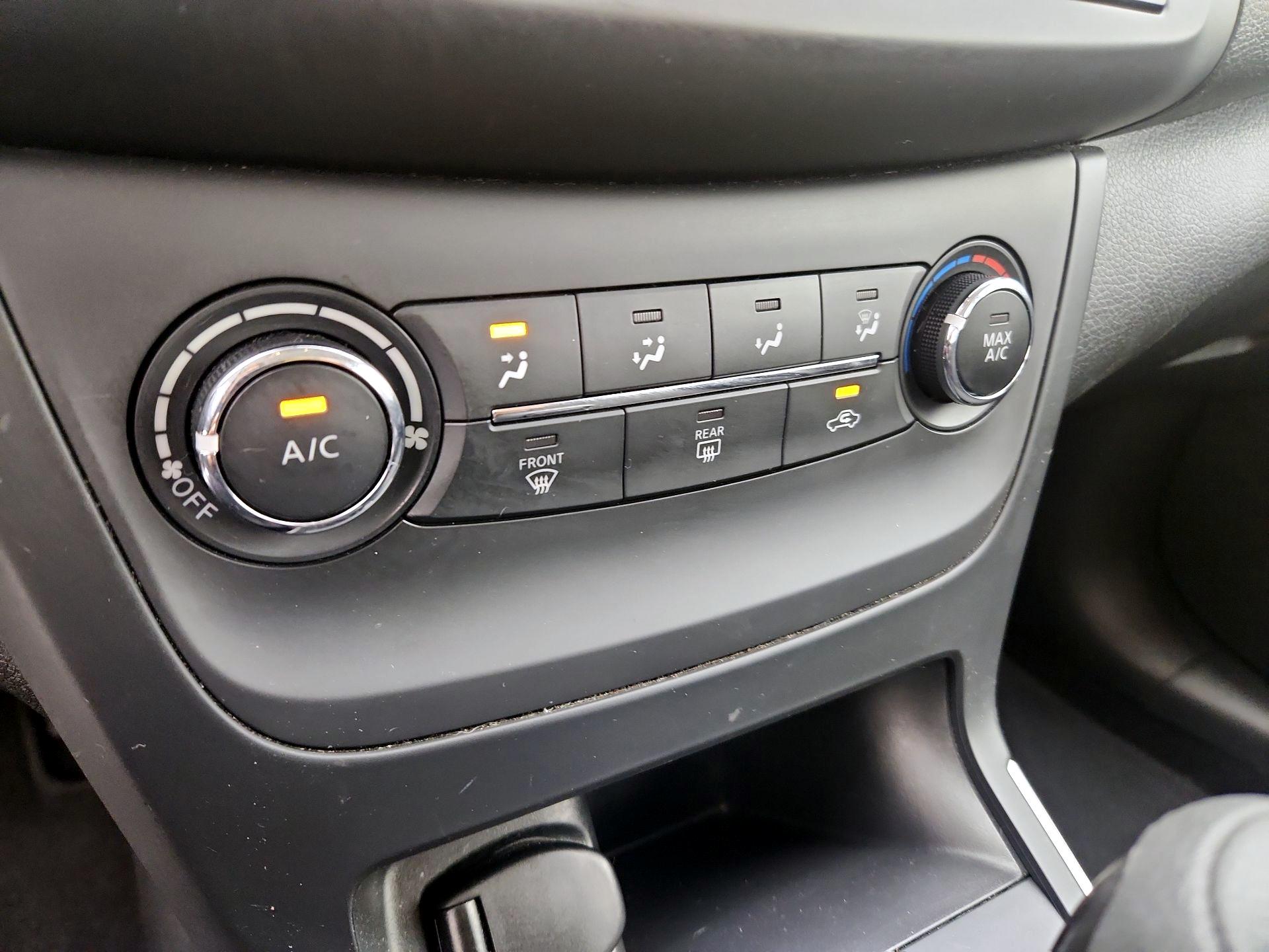 Thumbnail: 2016 Nissan Sentra - 15