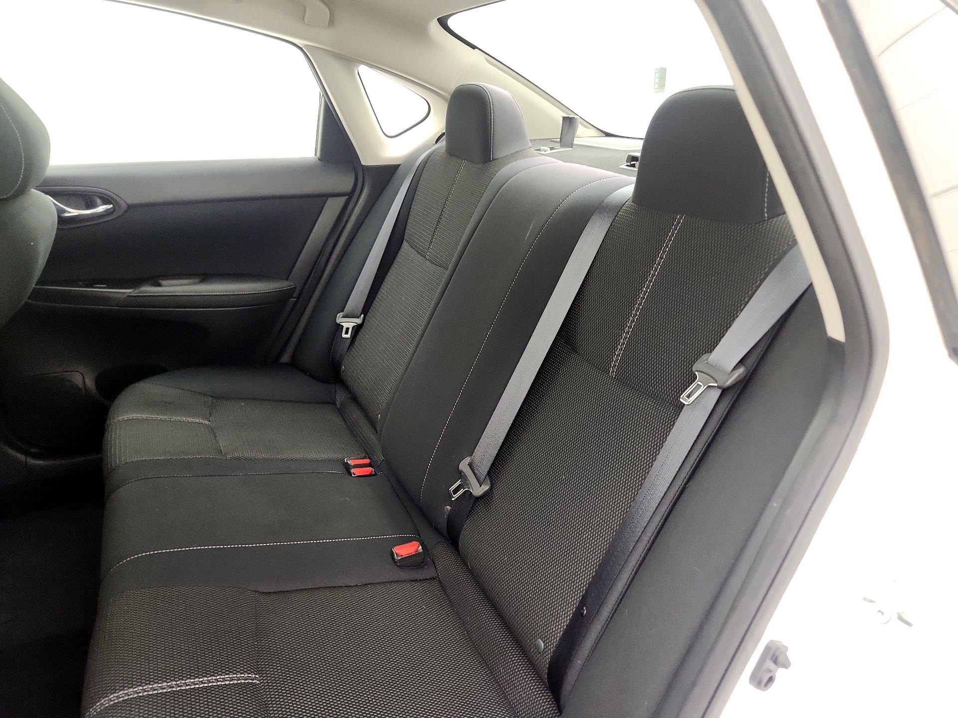 Thumbnail: 2016 Nissan Sentra - 18