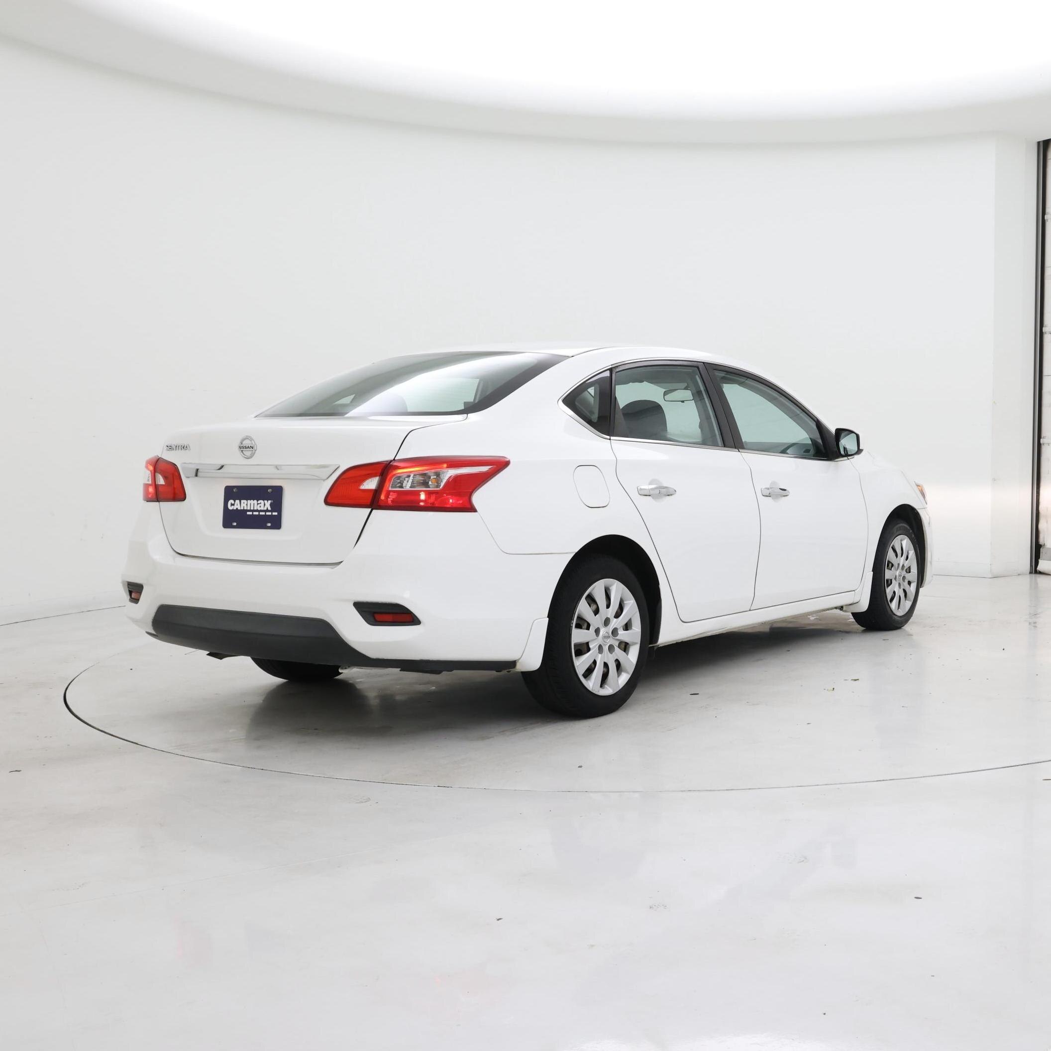 Thumbnail: 2016 Nissan Sentra - 8