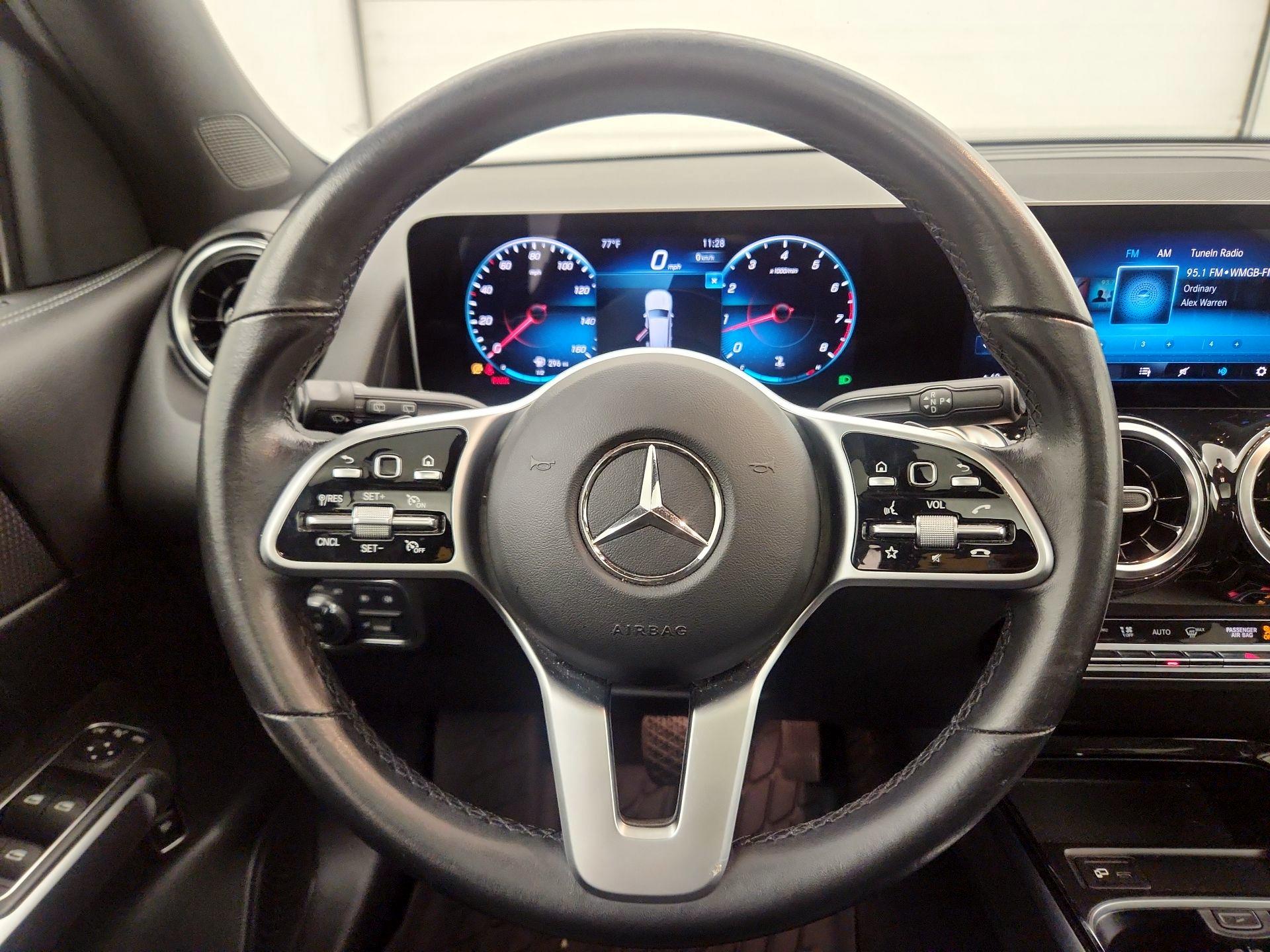 Thumbnail: 2021 Mercedes-Benz GLB - 10