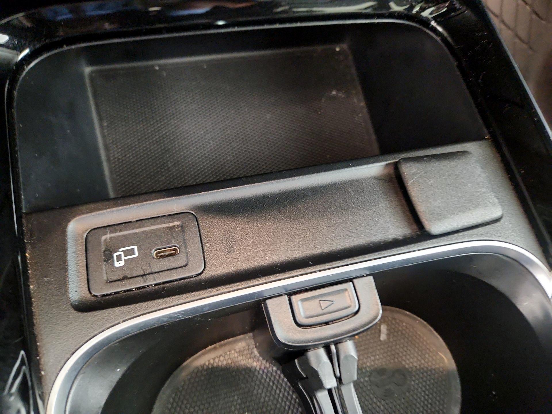 Thumbnail: 2021 Mercedes-Benz GLB - 18