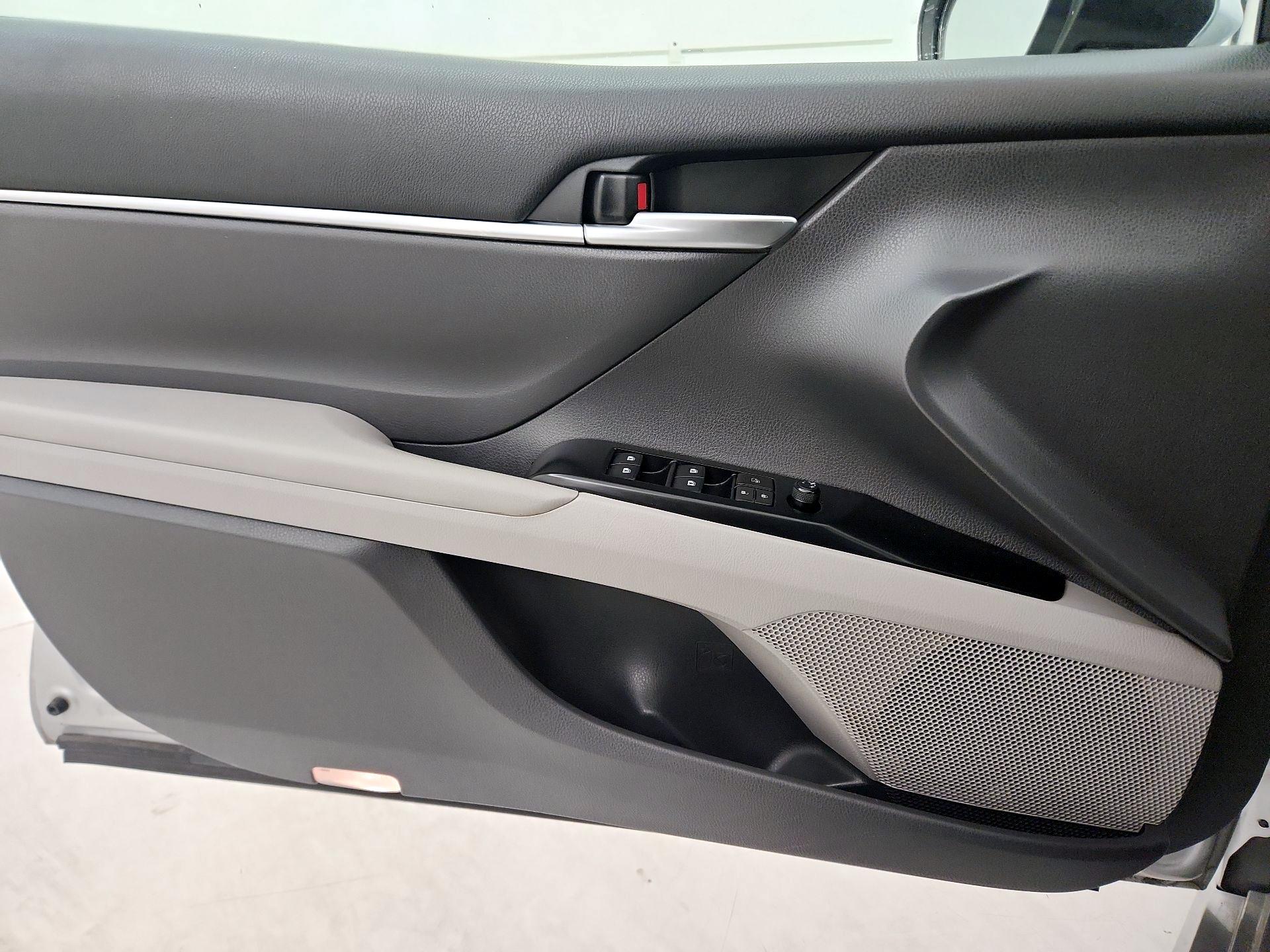 Thumbnail: 2019 Toyota Camry - 12