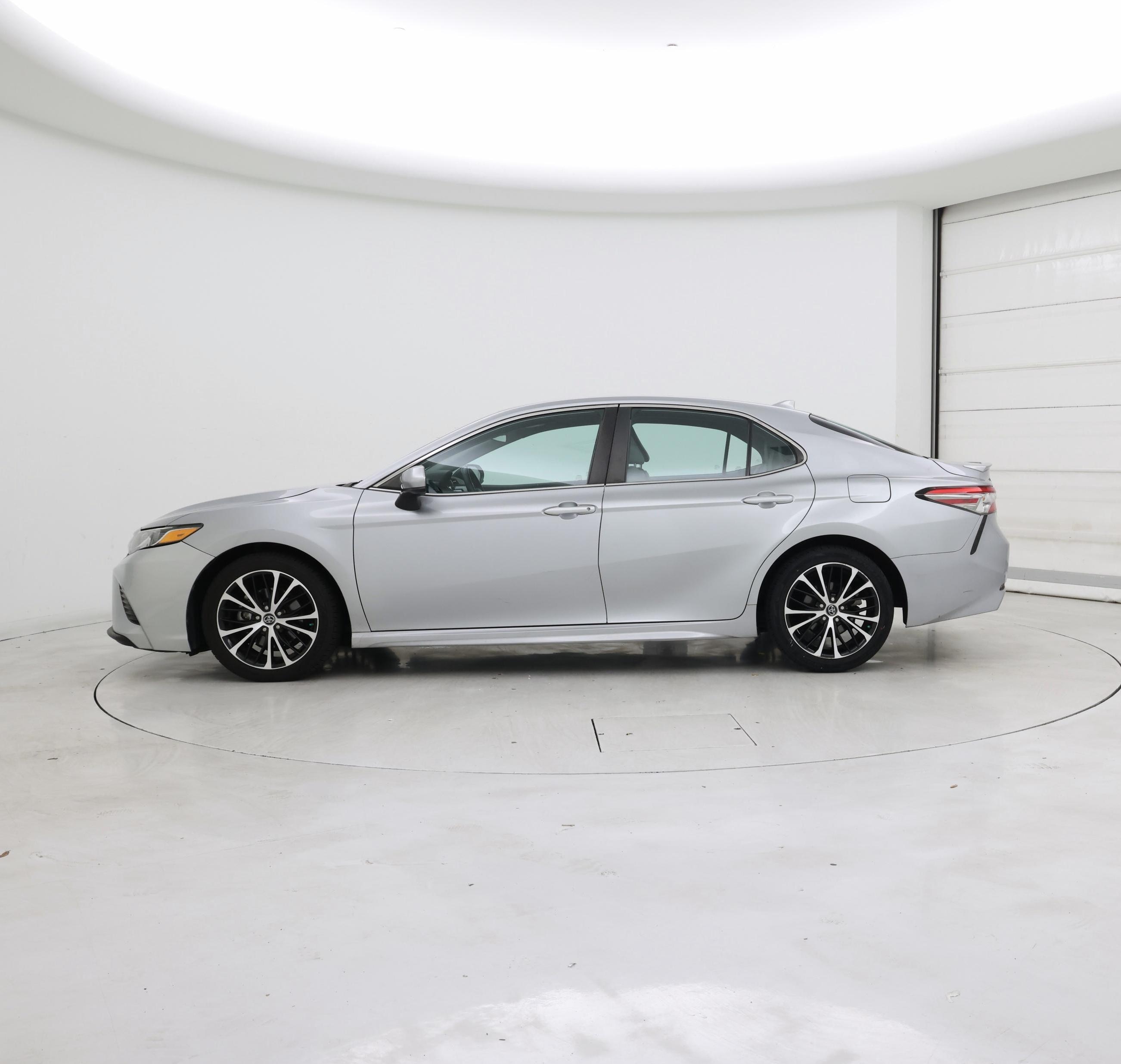 Thumbnail: 2019 Toyota Camry - 3