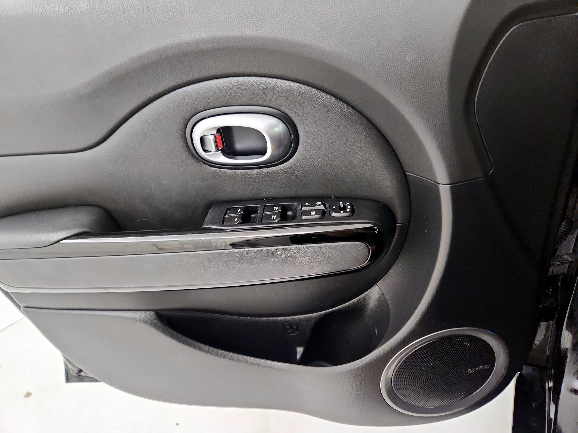 Thumbnail: 2016 Kia Soul - 12