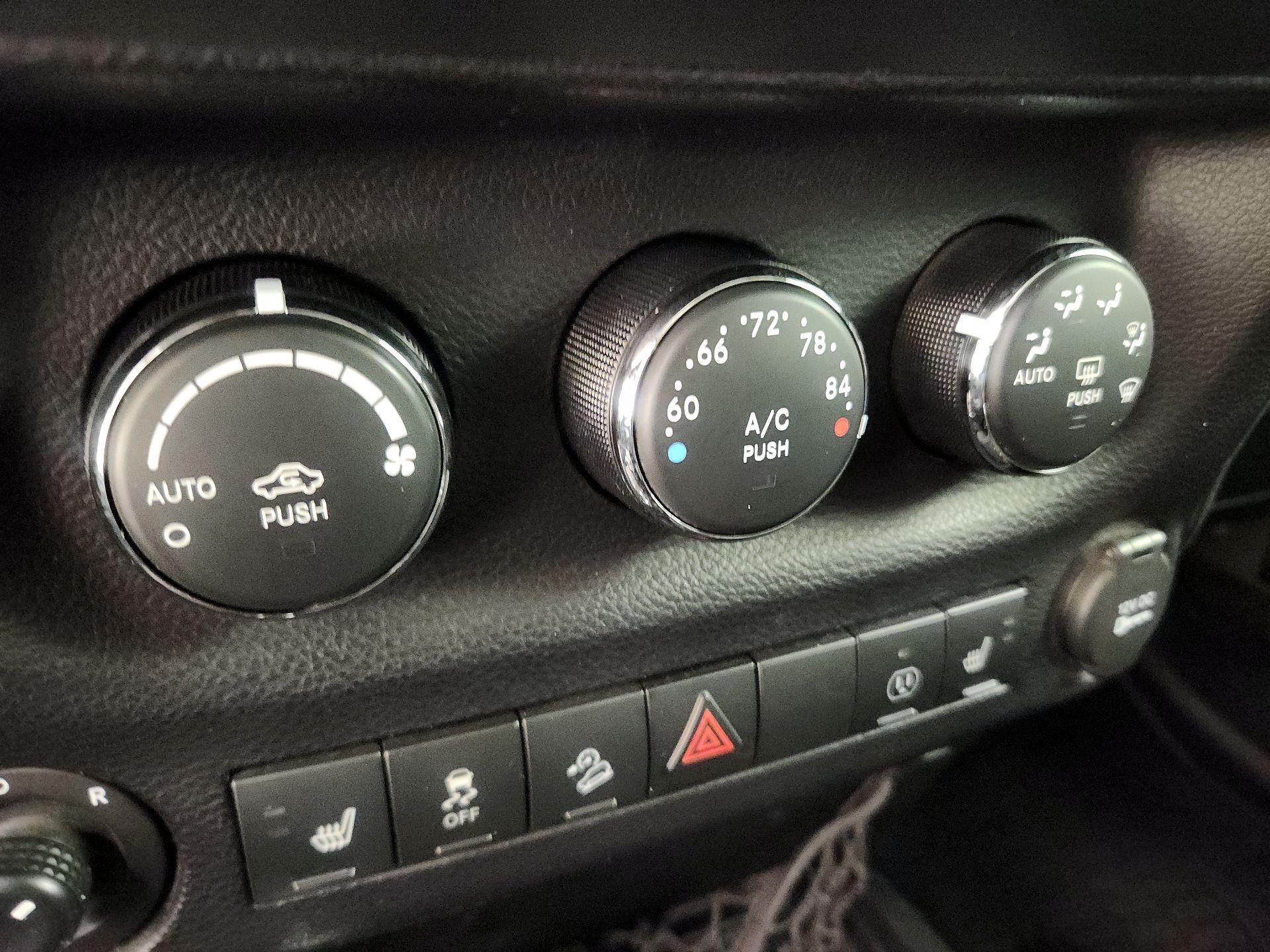 Thumbnail: 2016 Jeep Wrangler - 16