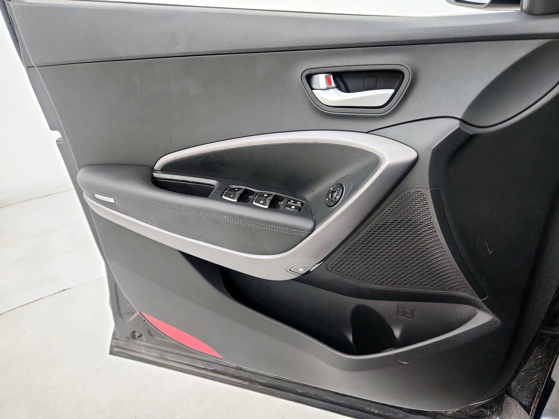 Thumbnail: 2016 Hyundai Santa Fe - 12